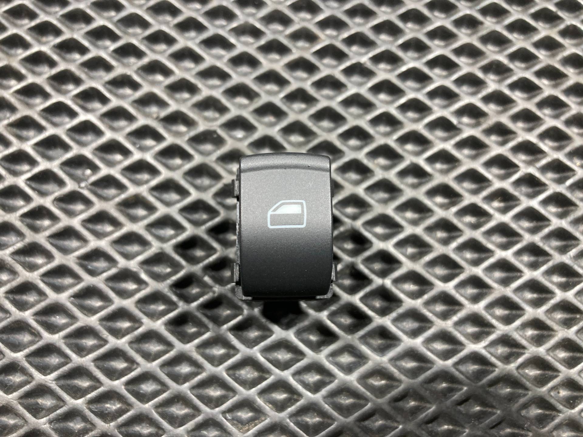 Кнопка стеклоподъемника Audi S8 D3 2007 OEM 4E0959855