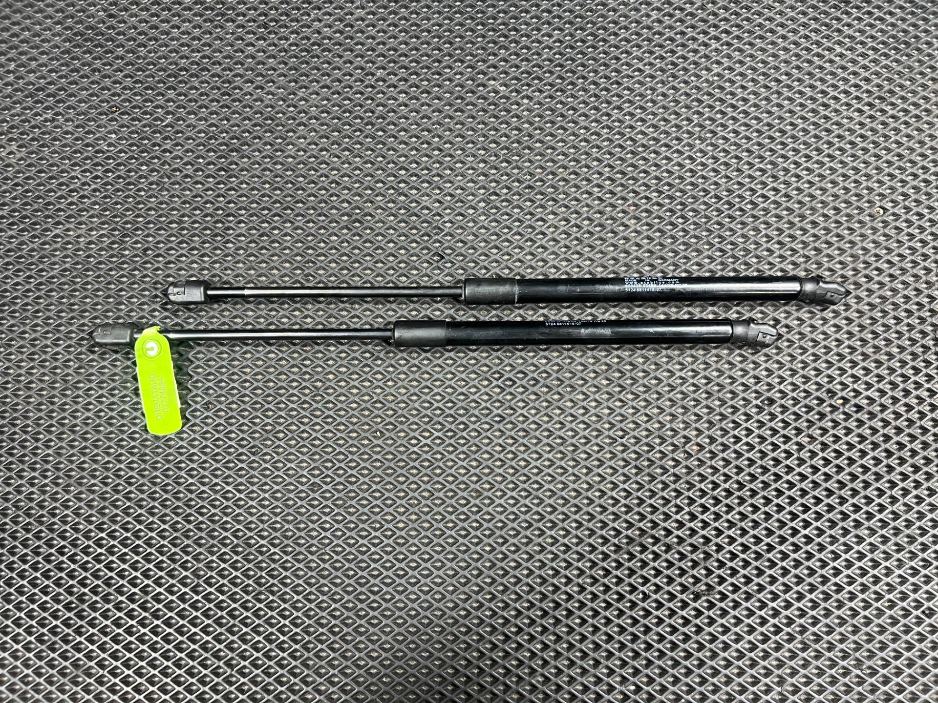 Амортизатор крышки багажника (3-5 двери) Toyota Supra 5 A90 2019 OEM 51248811416