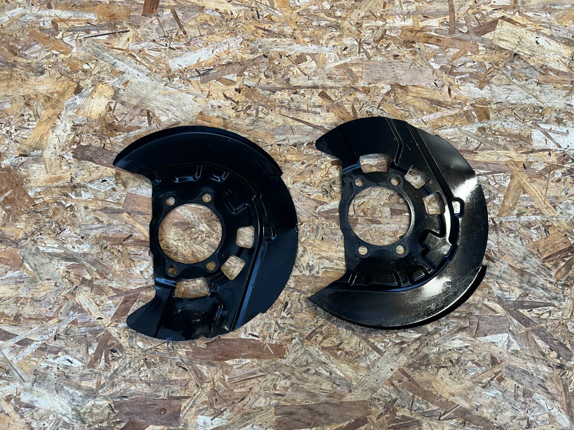 Кожух защитный тормозного диска Nissan Rogue T33 2022 OEM 411516RA0A, 411616RA0A
