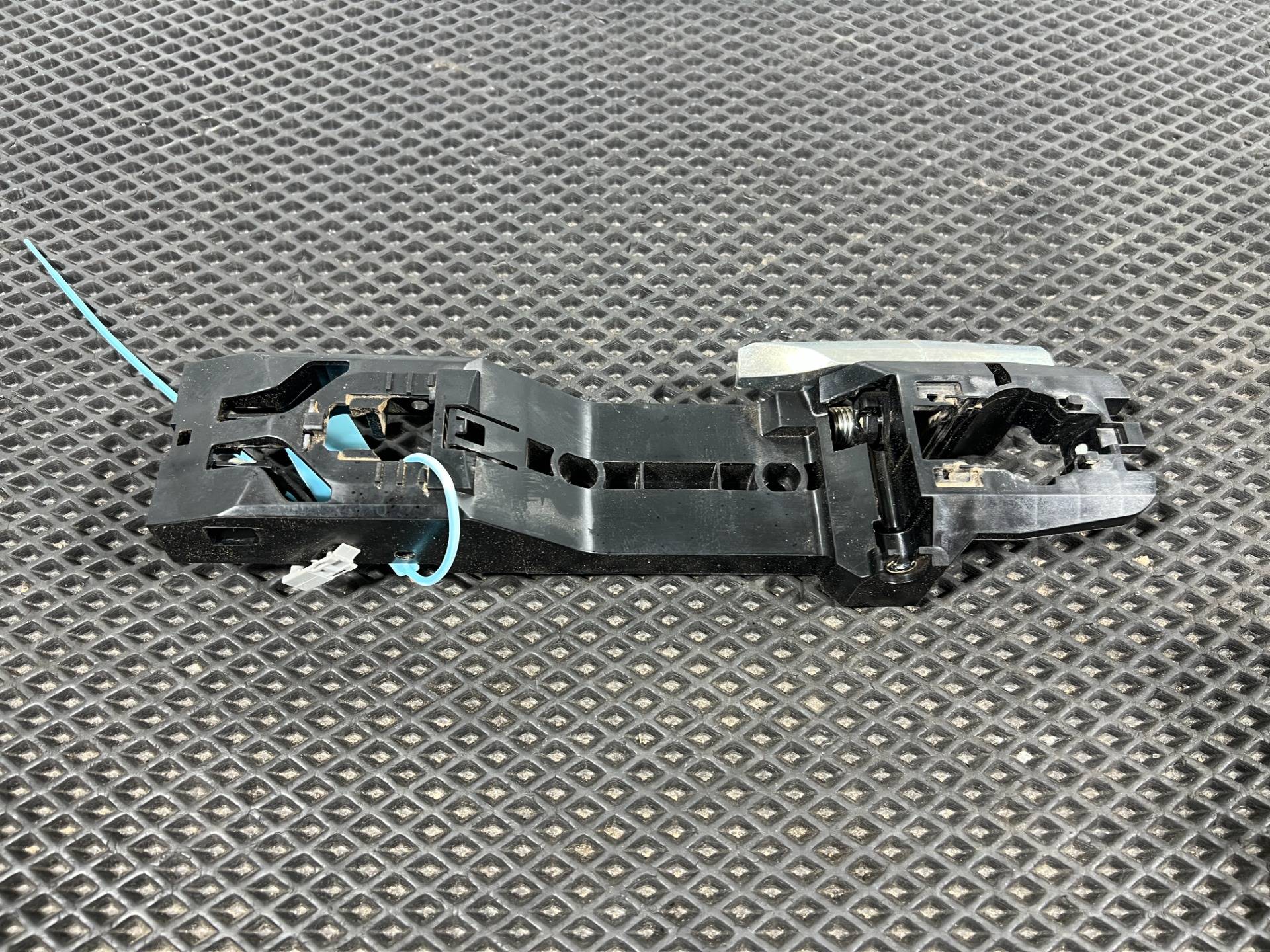 скелет ручки наружной передней левой Nissan Pathfinder R53 2022 OEM 80611-6RR0A