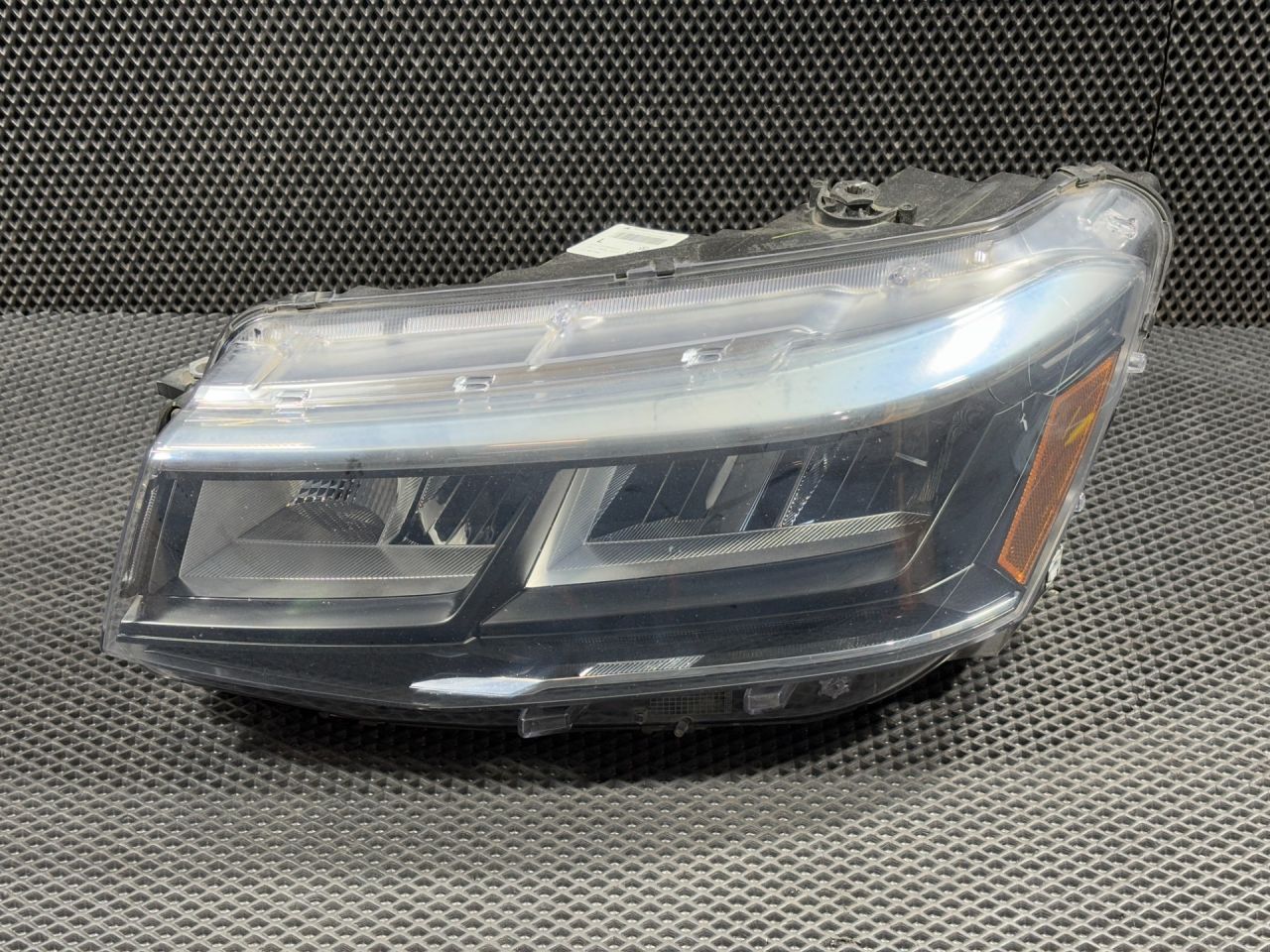 фара левая Volkswagen Taos 1 поколение 2021, 1.5 л., DNK, бензин, АКПП, внедорожник 5 дв., 2GJ941035 - фото №1