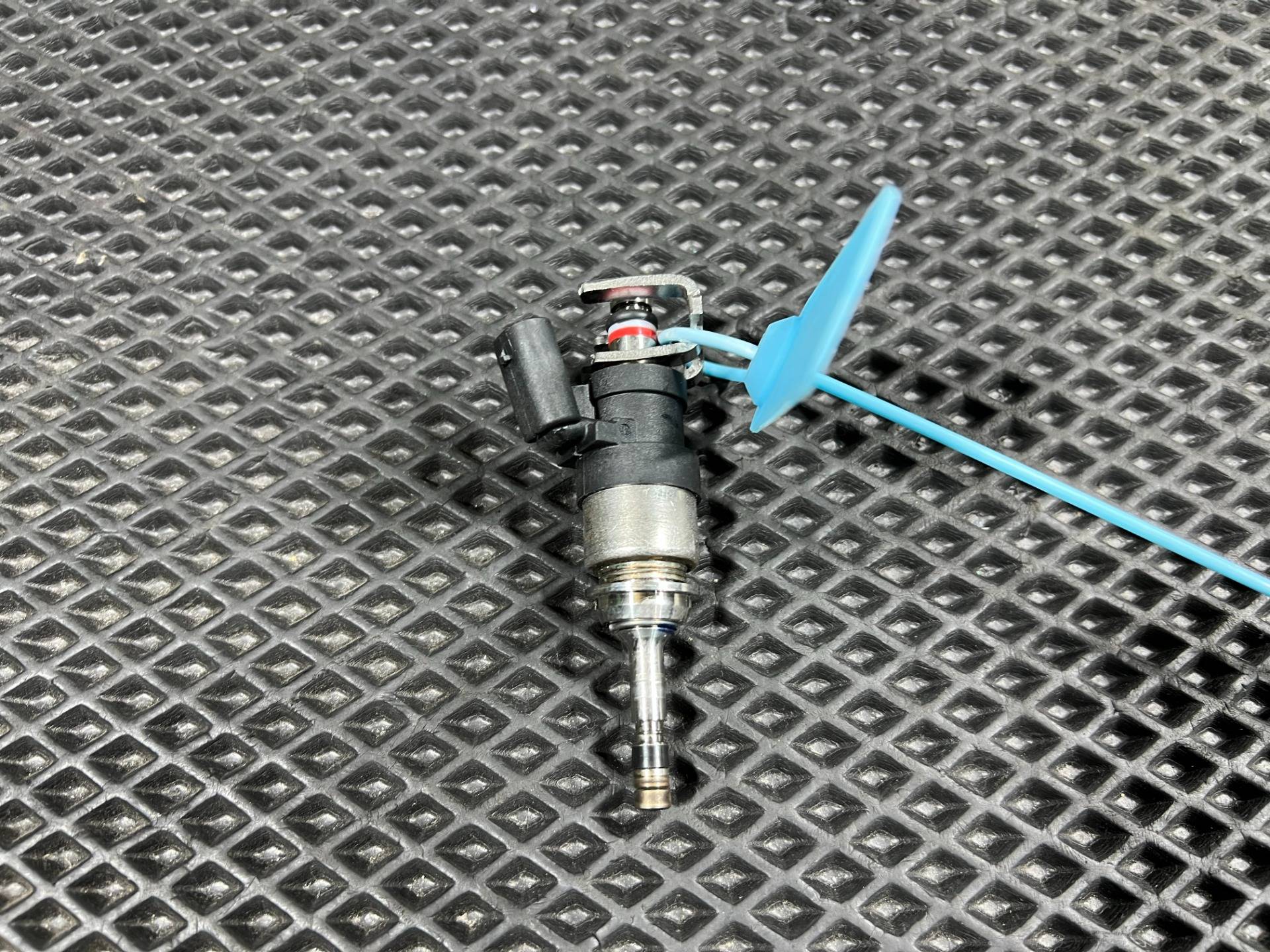 Форсунка Buick Encore GX рестайлинг 2024 OEM 25206285, 25204906, 55492929, 55515687
