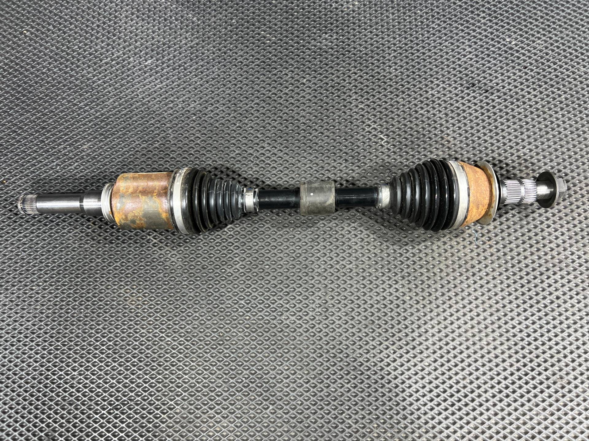 Полуось передняя левая (приводной вал, ШРУС) Buick Encore GX 2023 OEM 60008754, 60007952