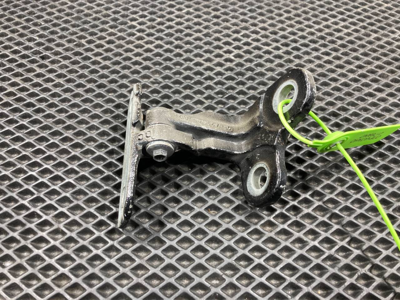 петля двери Jaguar XE 1 поколение X760 2019, 3.0 л., AJ 126, бензин, АКПП, седан, CPLA228A65AD, LR073596, T4A2510, LR036577 - фото №1