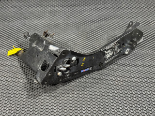 крепление фары левой Mercedes-Benz E-Класс W211/S211 2005, бензин, АКПП, седан, 2116200316, A2038800060