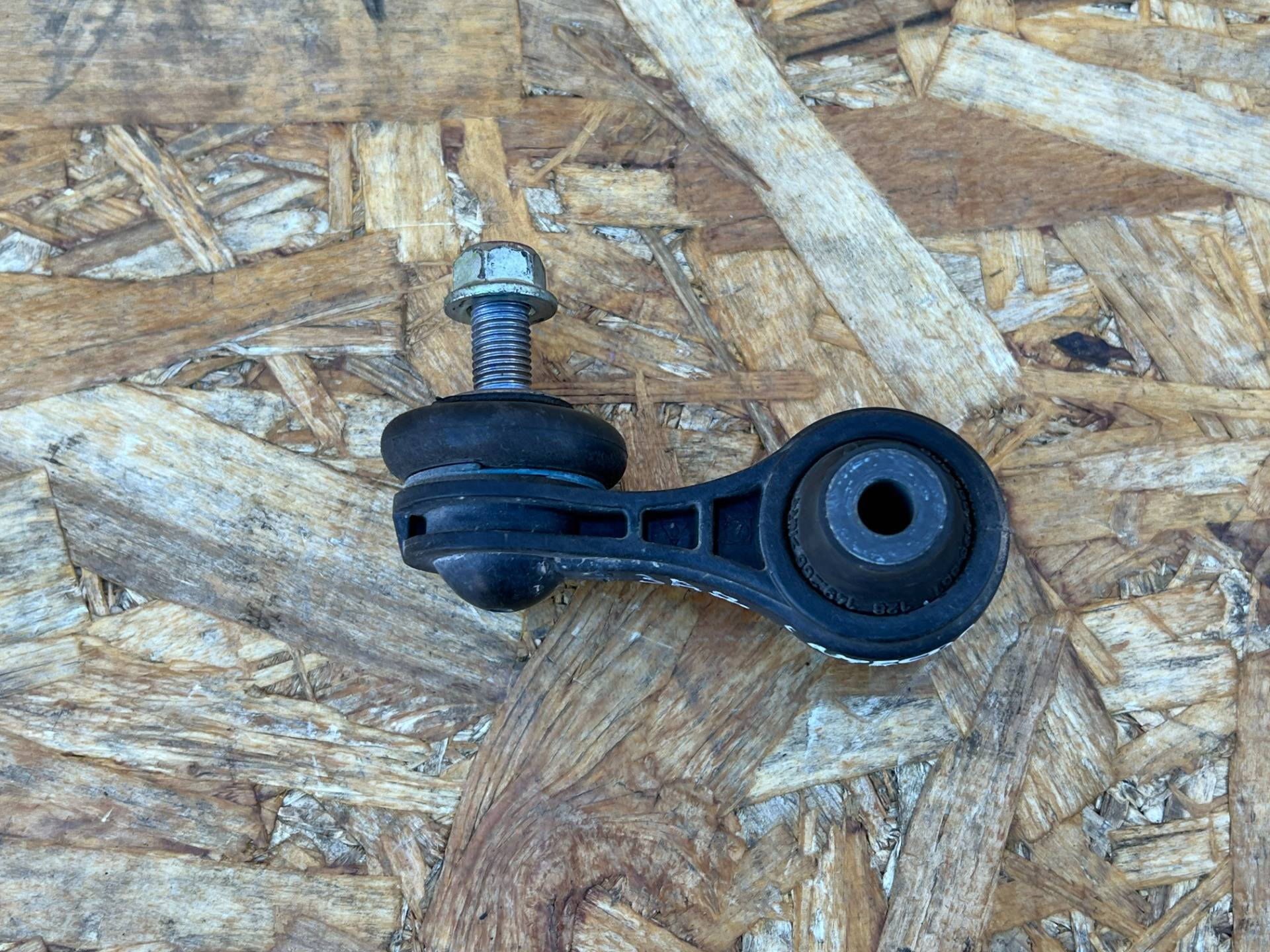 стойка стабилизатора задняя Honda Insight 3 2024 OEM 52320-TBA-A01