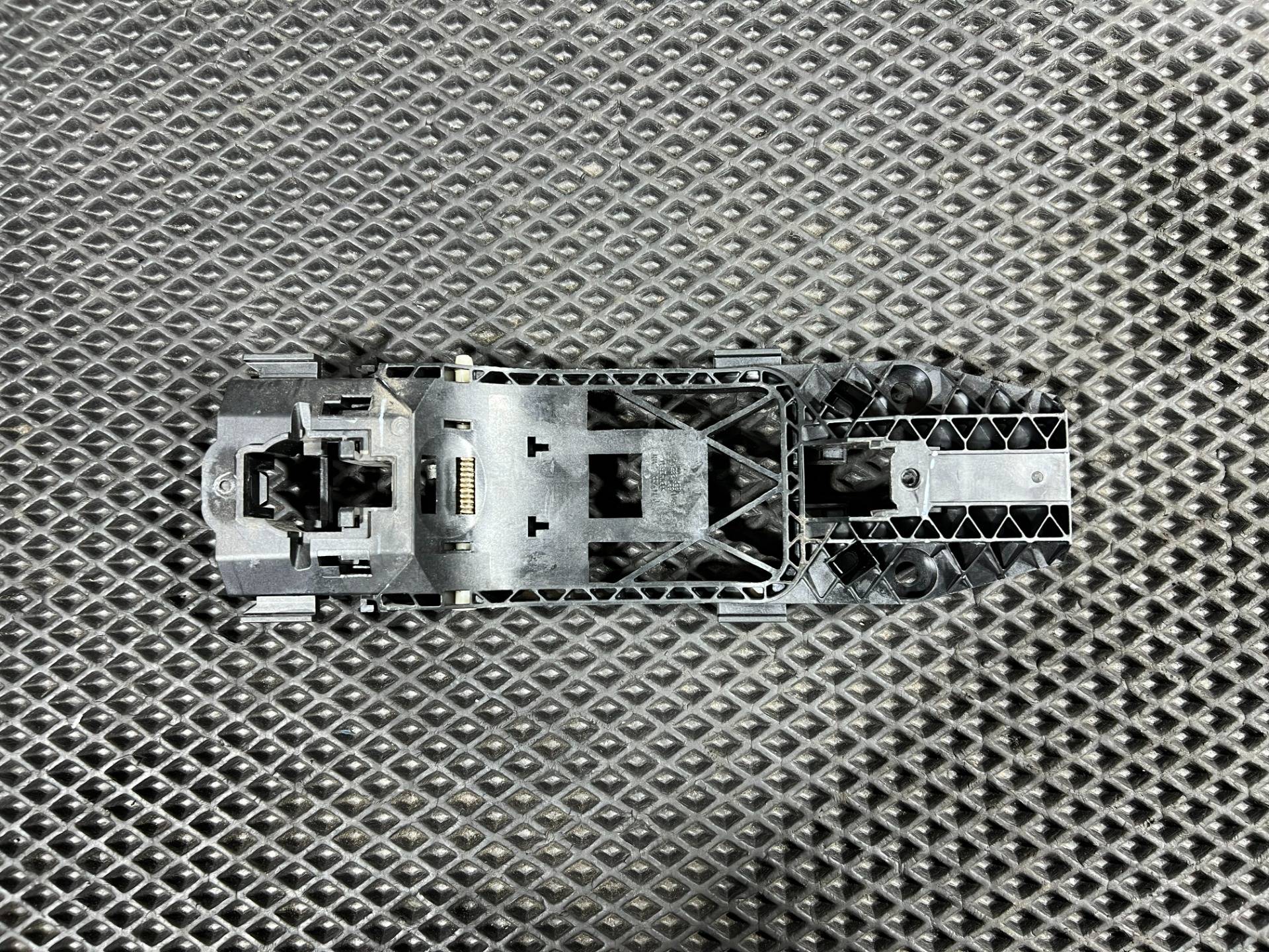скелет ручки двери Volkswagen Jetta 6 2023 OEM 5N0839885H, 5N0837885H