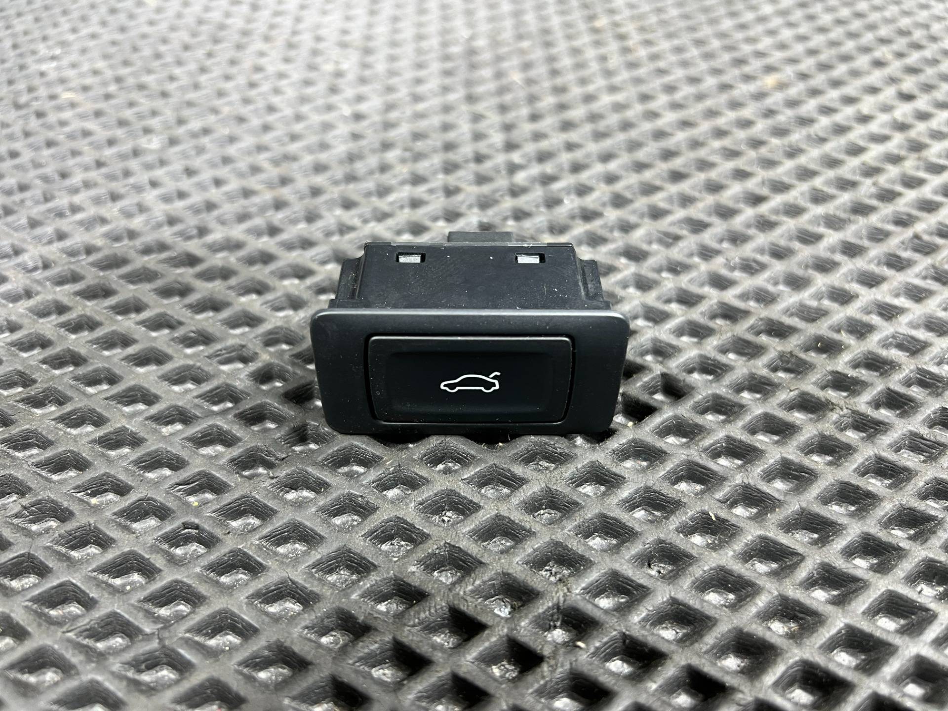 Кнопка открытия багажника Audi A7 4G 2013 OEM 4G0959831A5PR