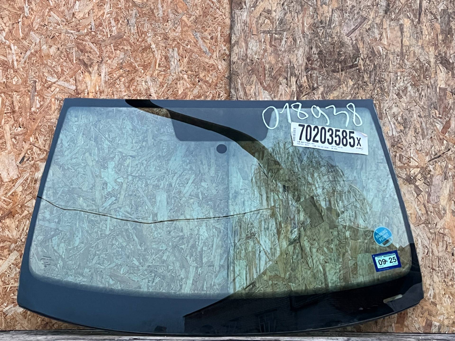 Стекло лобовое Volkswagen Taos 1 поколение 2023 OEM 2GJ845011K