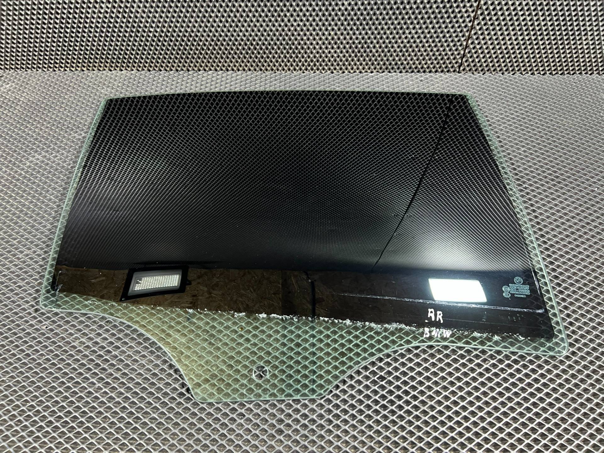 Стекло двери задней правой BMW 7 G11/G12 2017 OEM 51357411600