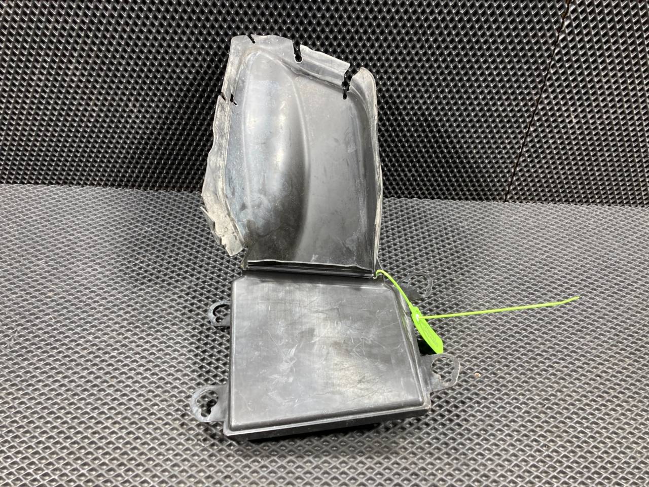 воздуховод Audi S5 F5 2019, 3.0 л., CWGD, бензин, АКПП, лифтбэк, 8W6121333B - фото №1