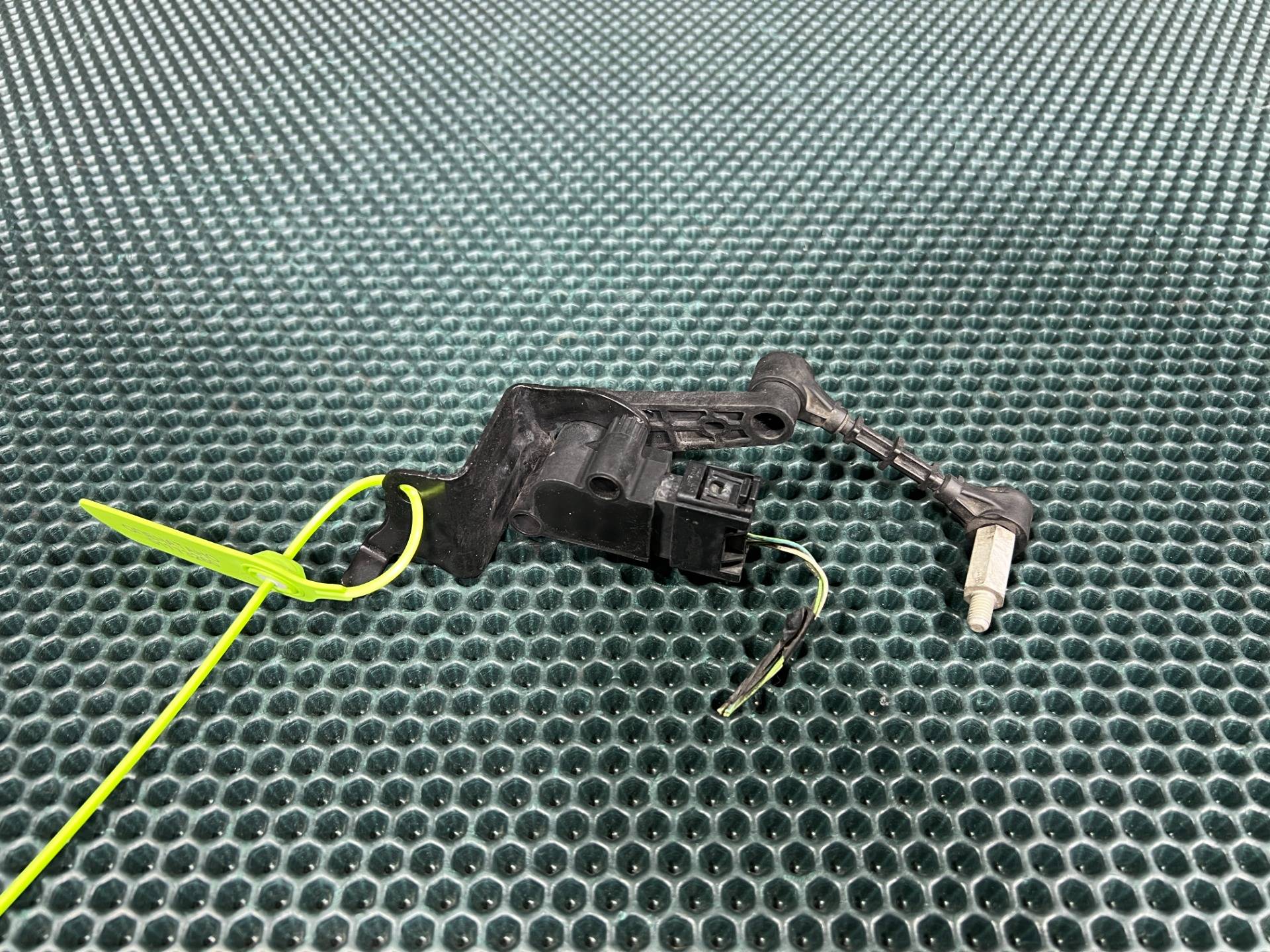 Датчик положения подвески Jaguar XE X760 2018 OEM GX733C280CA, LR090680, T2H3166
