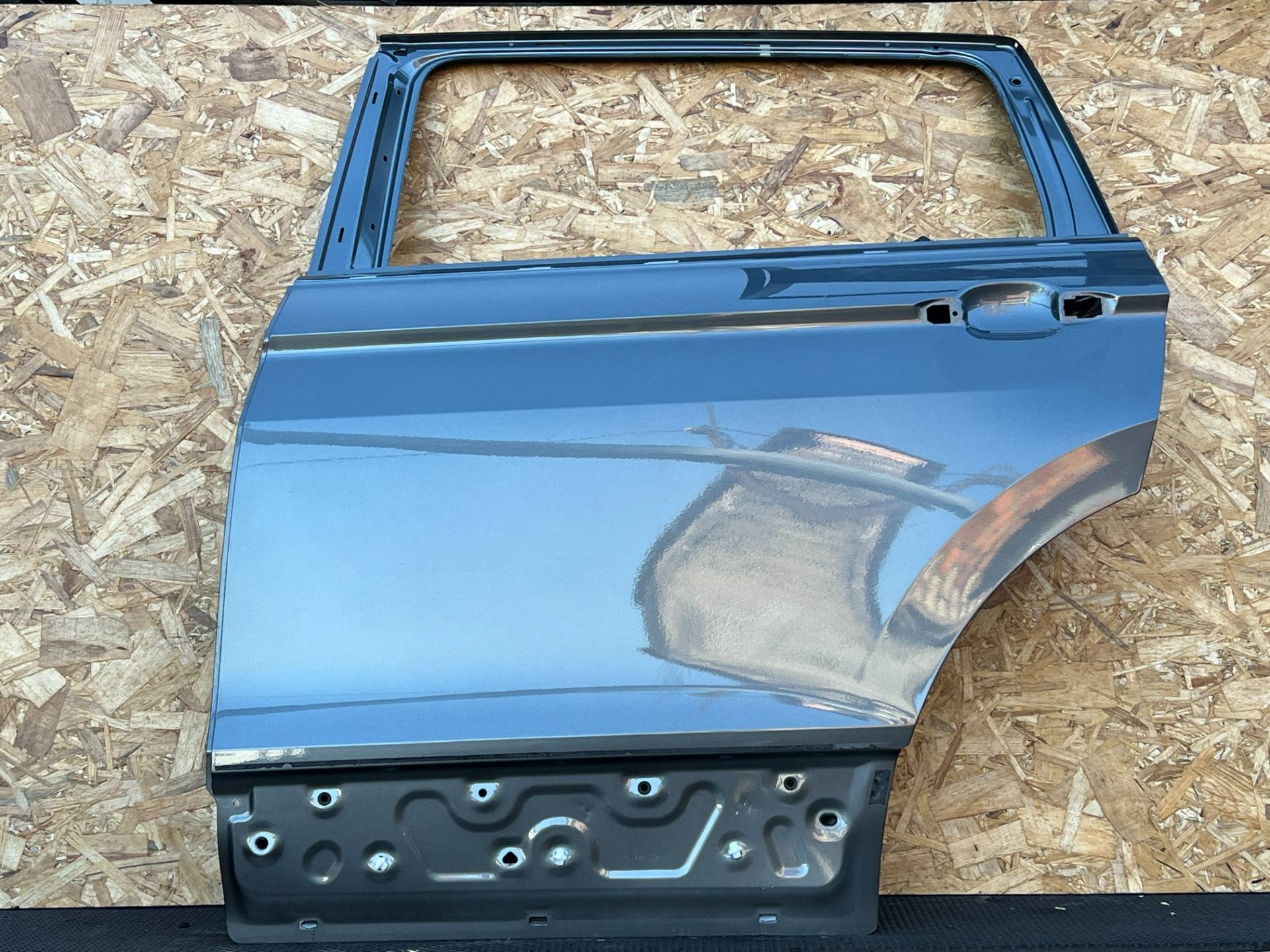 Дверь задняя левая Volkswagen Tiguan 2 2024 OEM 5NN833055F