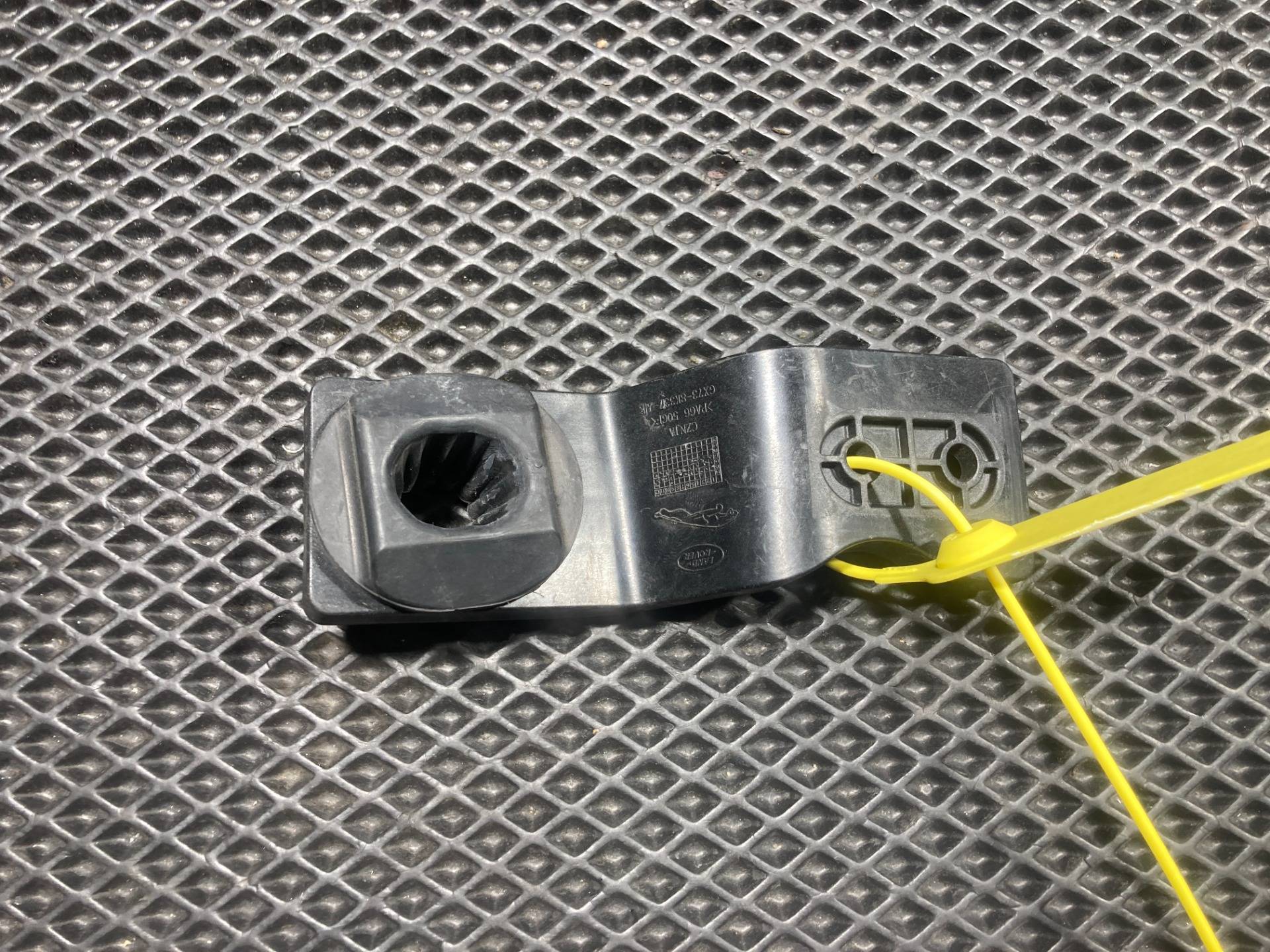 Кронштейн радиатора Jaguar XE X760 2017 OEM GX738K337AE, T2H25177