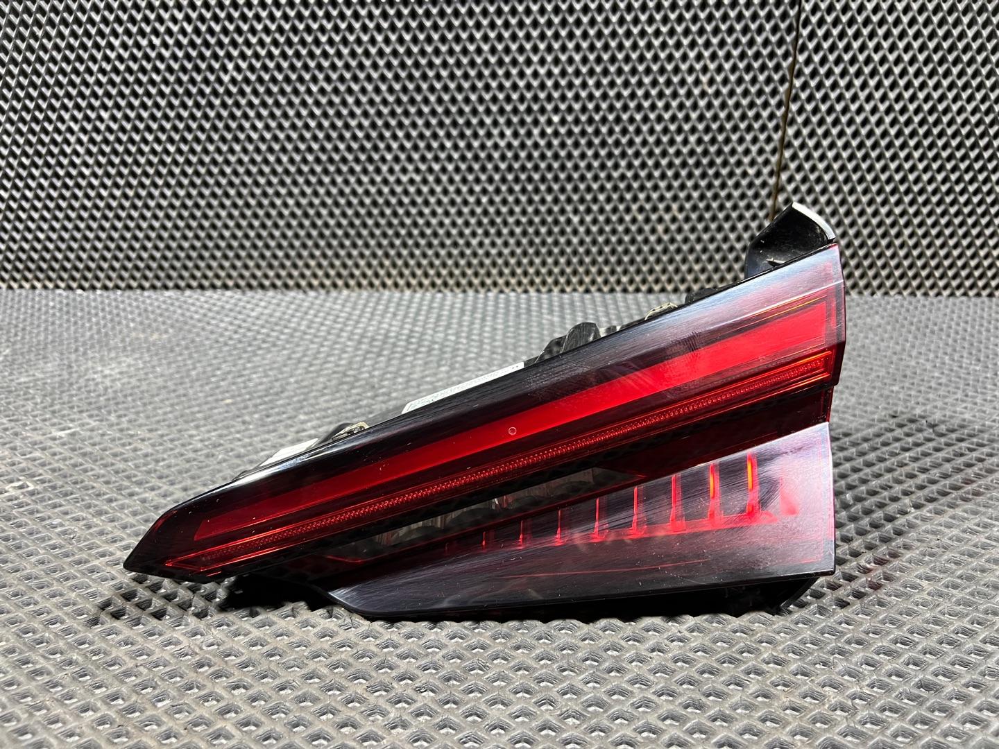 Фонарь крышки багажника правый Audi RS5 F5 2018 OEM 8W6945094F