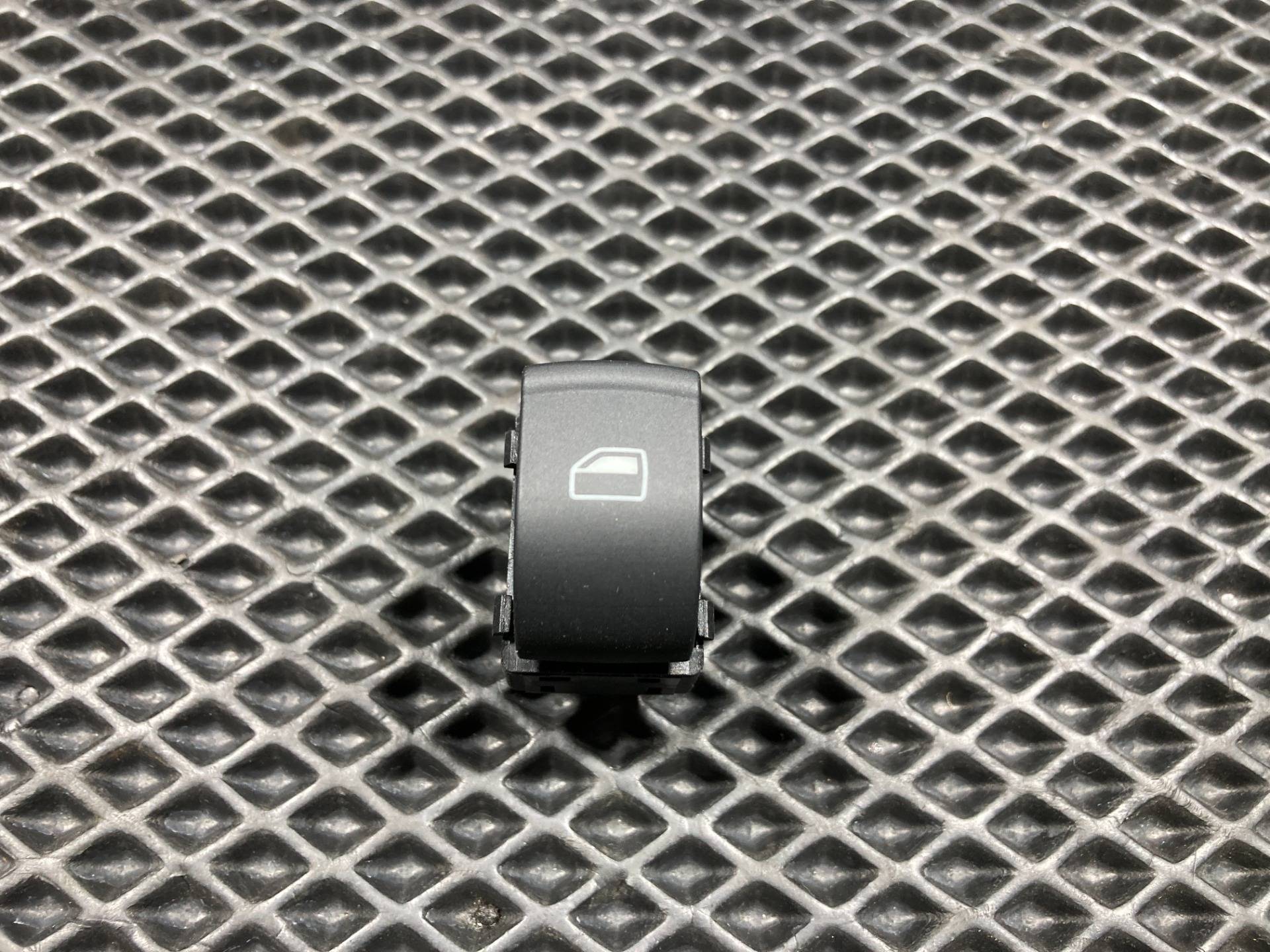 Кнопка стеклоподъемника Audi S8 D3 2007 OEM 4E0959855