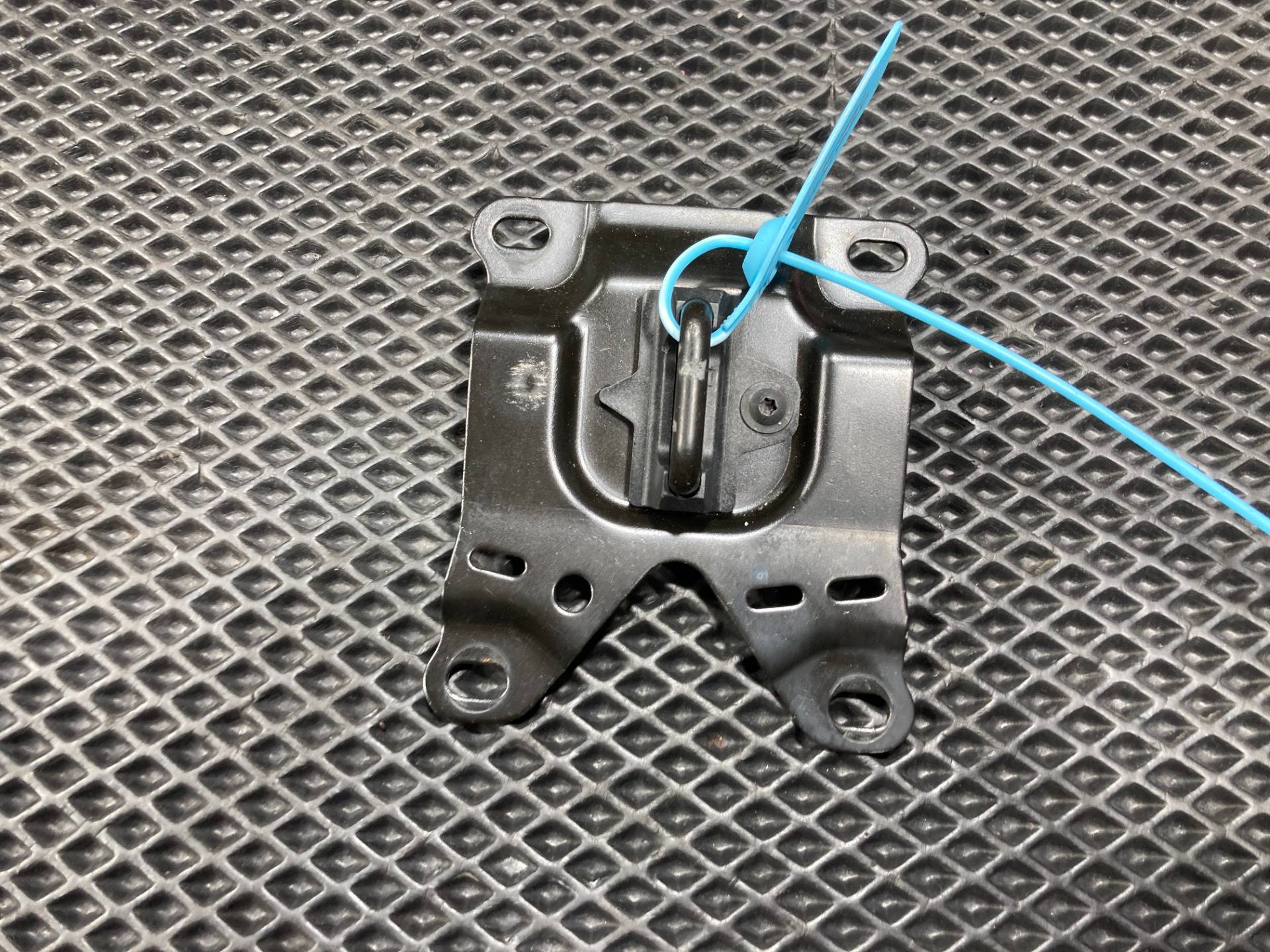 Замок капота Audi A8 D4/4H 2016 OEM 4H0823186D, 4H0823186E