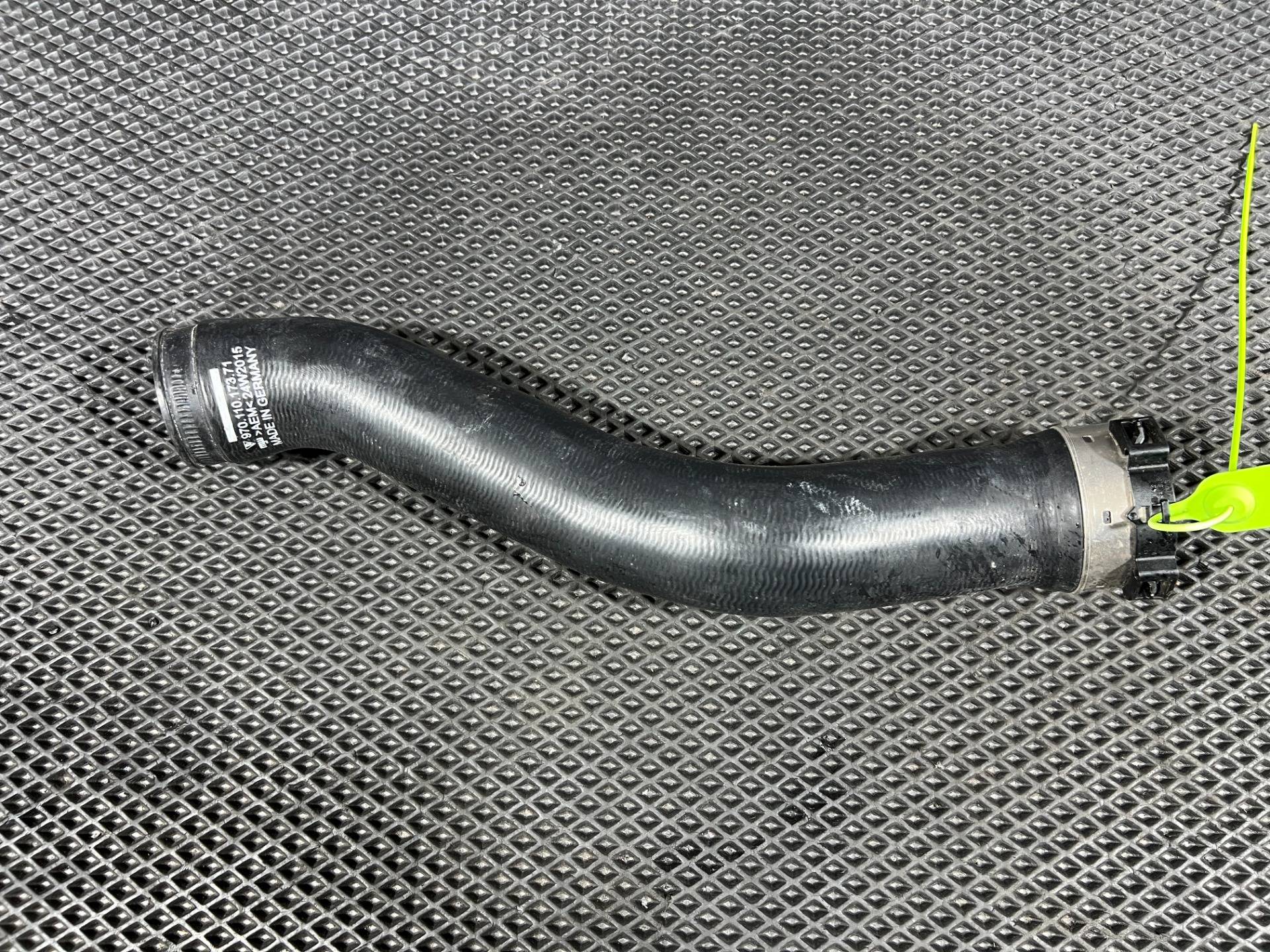 Патрубок интеркулера Porsche Panamera 970 2015 OEM 97011017371