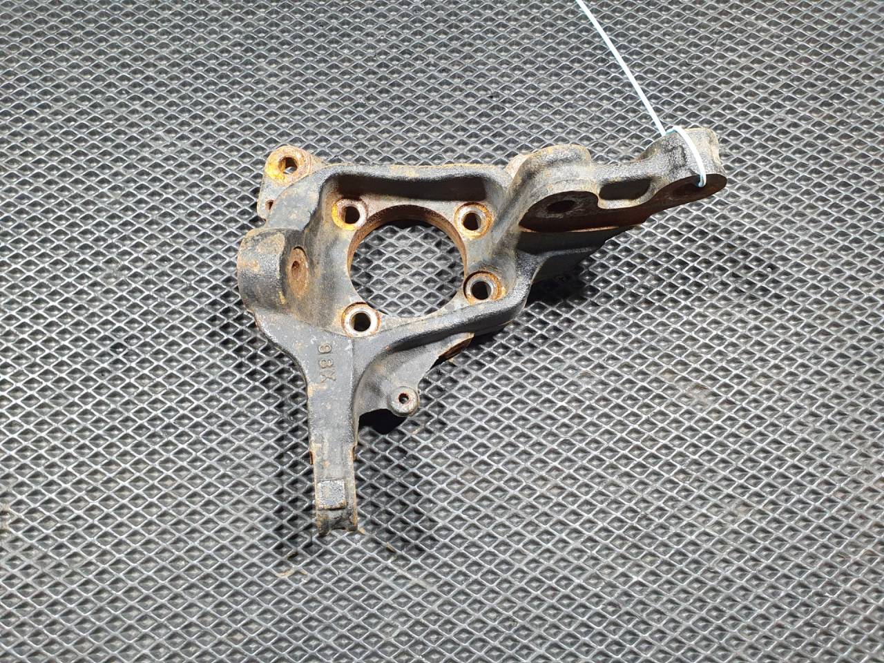 кулак поворотный правый Subaru BRZ 1 поколение 2016, 2.0 л., бензин, АКПП, 28313-CA000 - фото №1