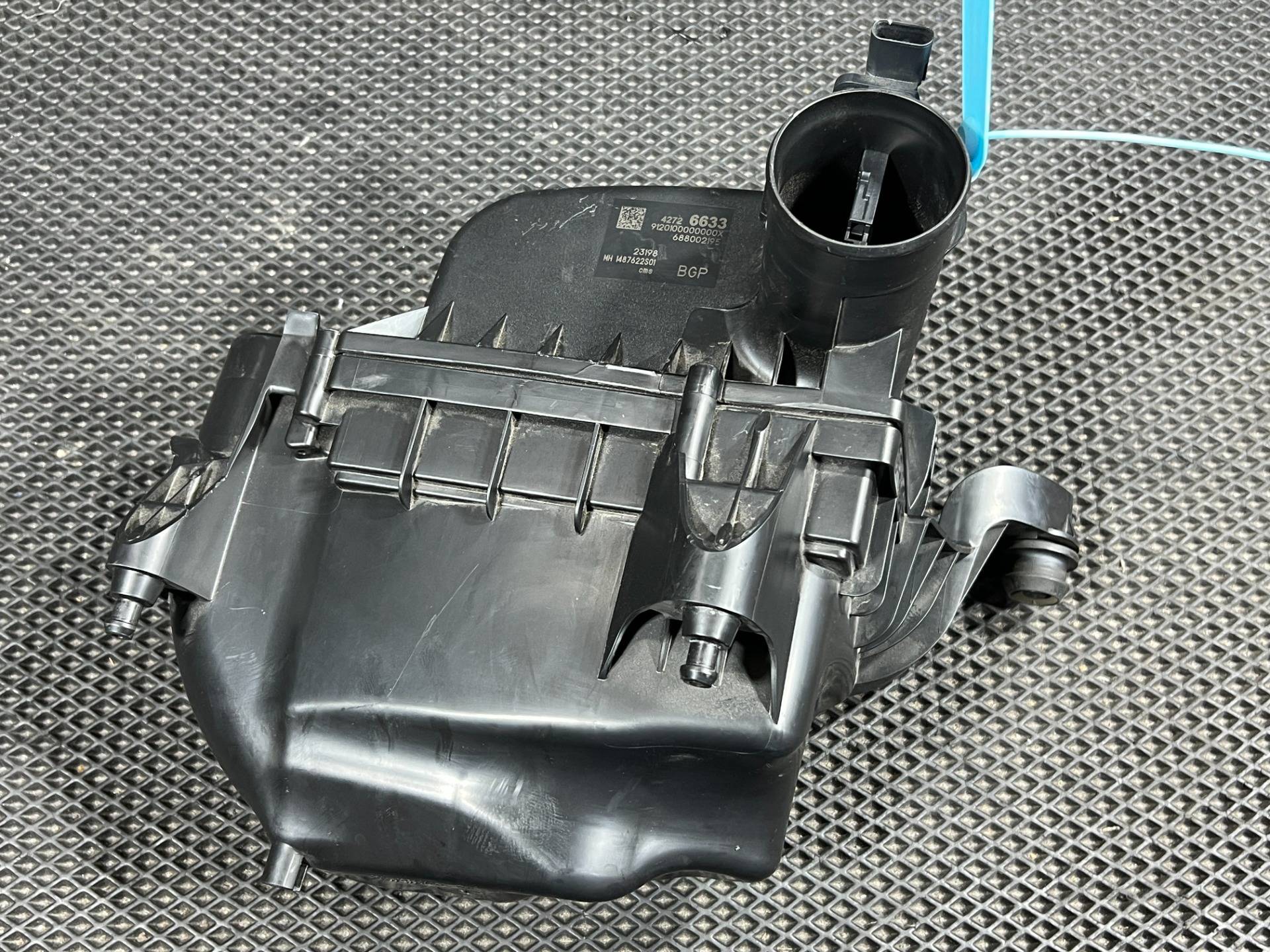 Корпус воздушного фильтра Buick Envista 2024 OEM 42726633