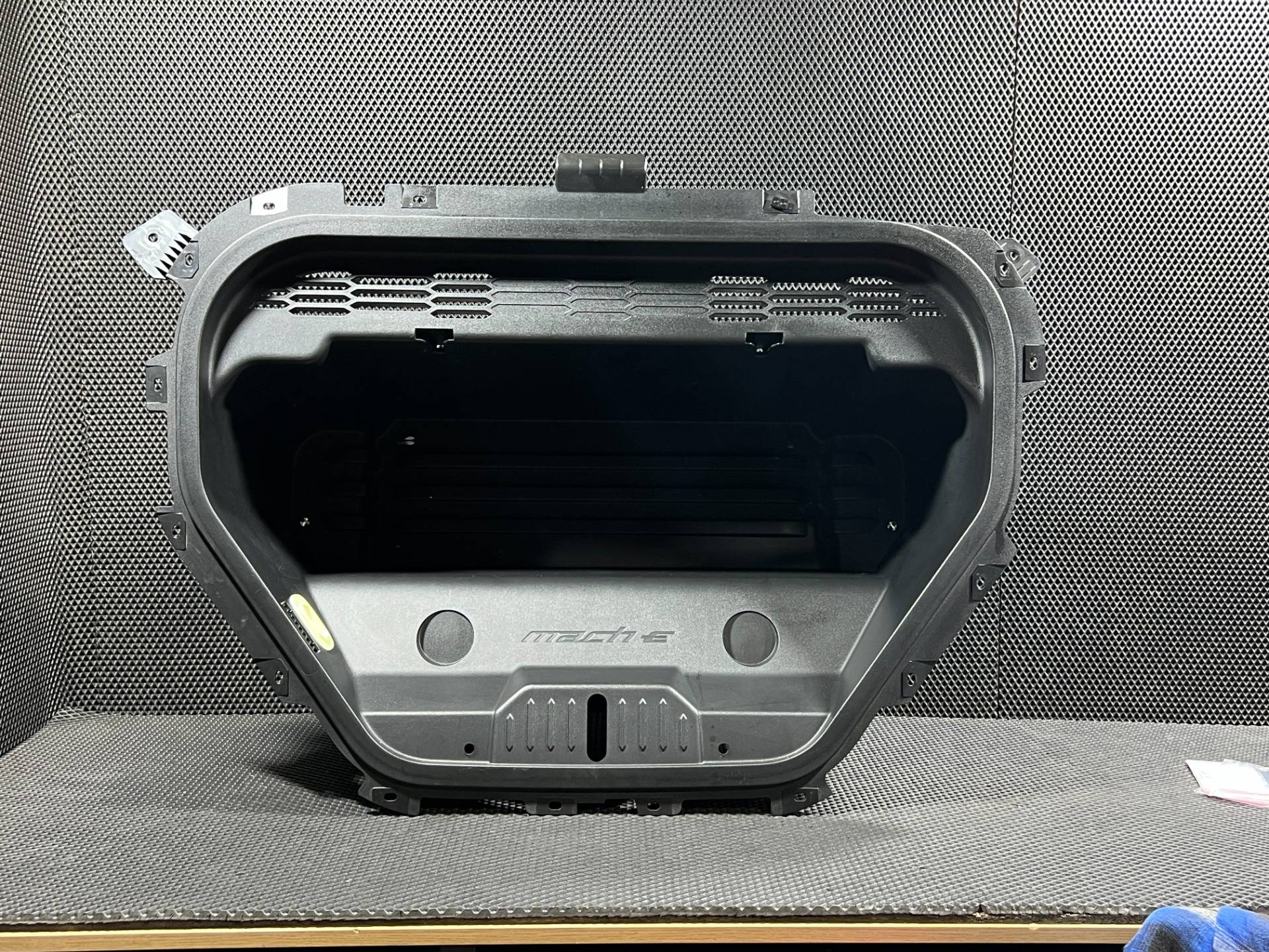 Обшивка багажника Ford Mustang Mach-E 2023 OEM PJ8B-457A04-ACW