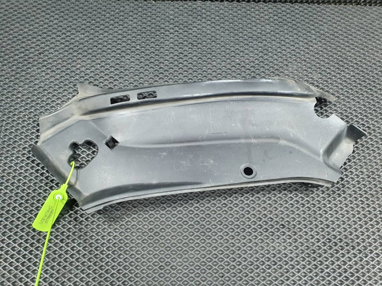 уплотнитель подкапотного пространства Mercedes-Benz GLK-Класс X204 2012, 3.5 л., бензин, АКПП, внедорожник 5 дв., A2048261024 - фото №1