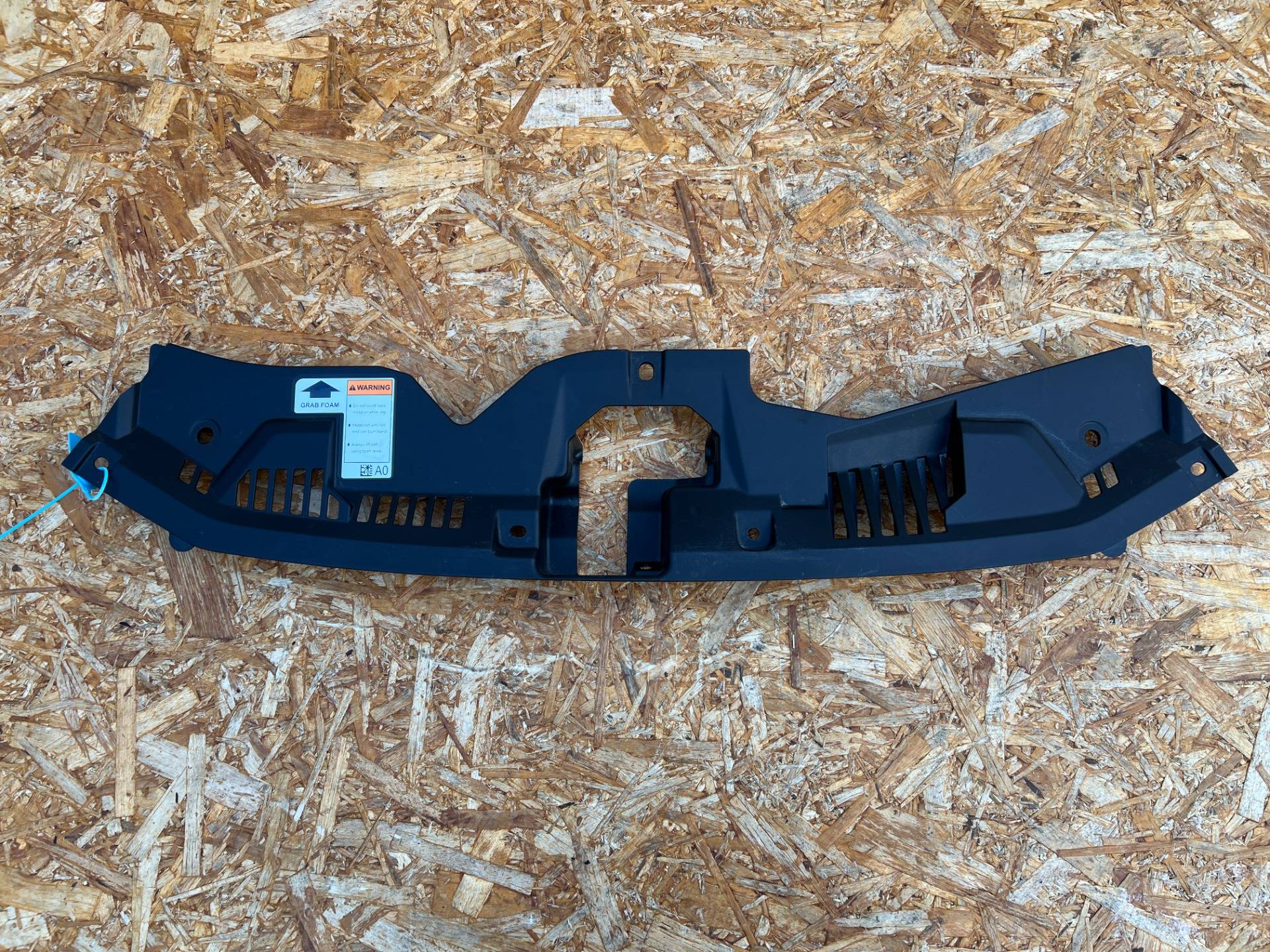 Накладка замка капота Honda Accord 11 поколение 2025 OEM 7132130A, 7132130AA00