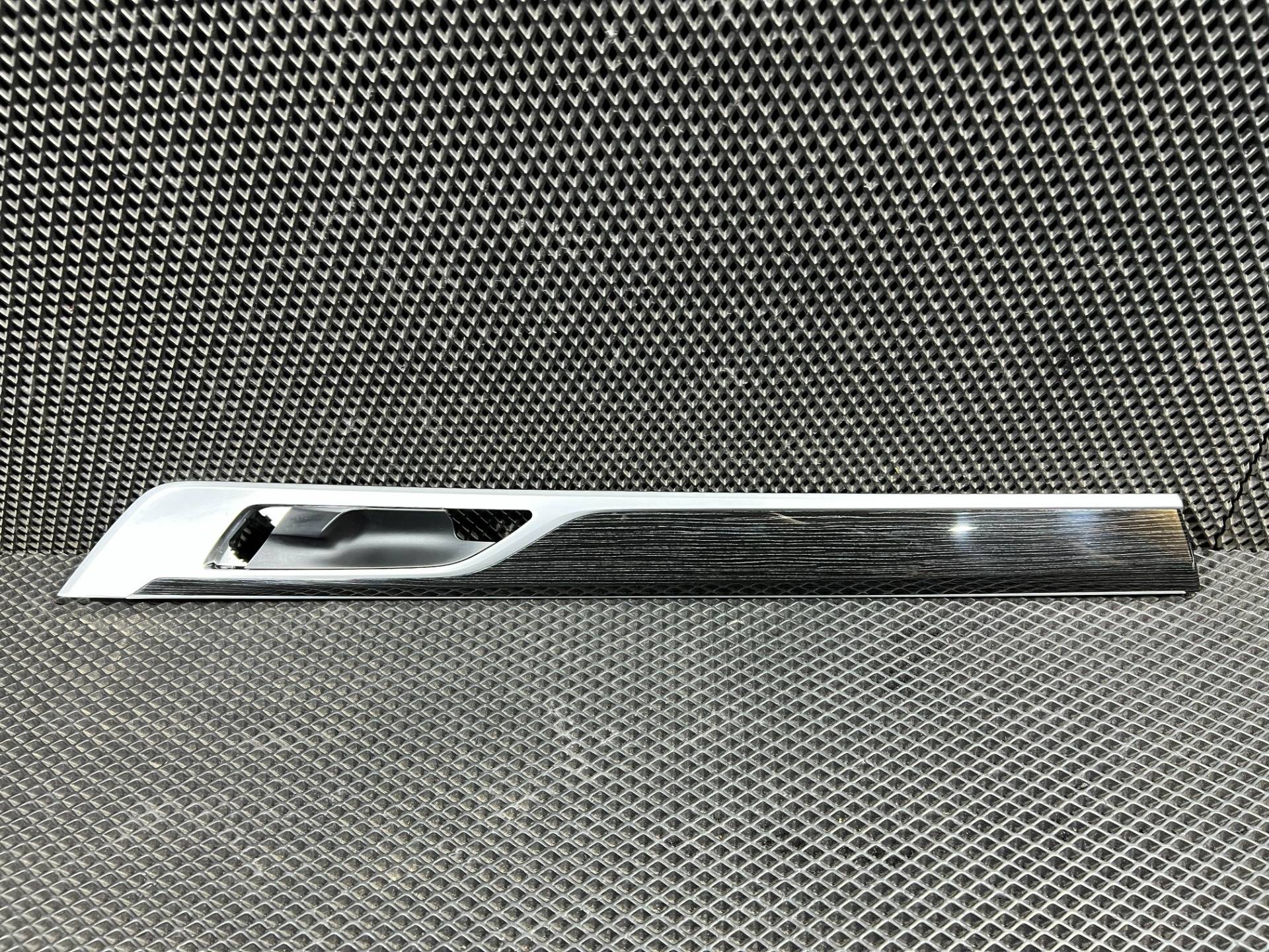 Накладка двери передней левой BMW 7 G11/G12 2017 OEM 7861831