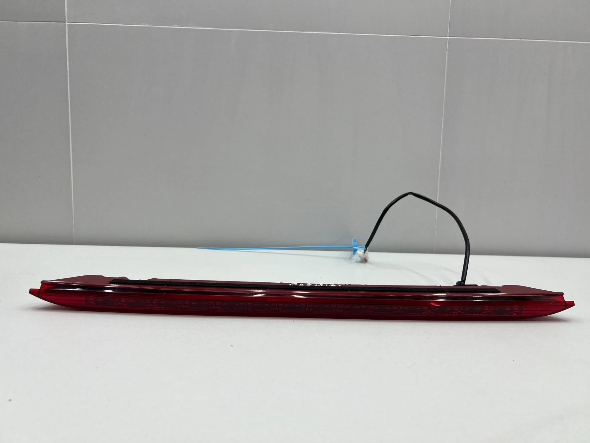 стоп-сигнал Kia Carnival 4 2022 OEM 92700-R0000