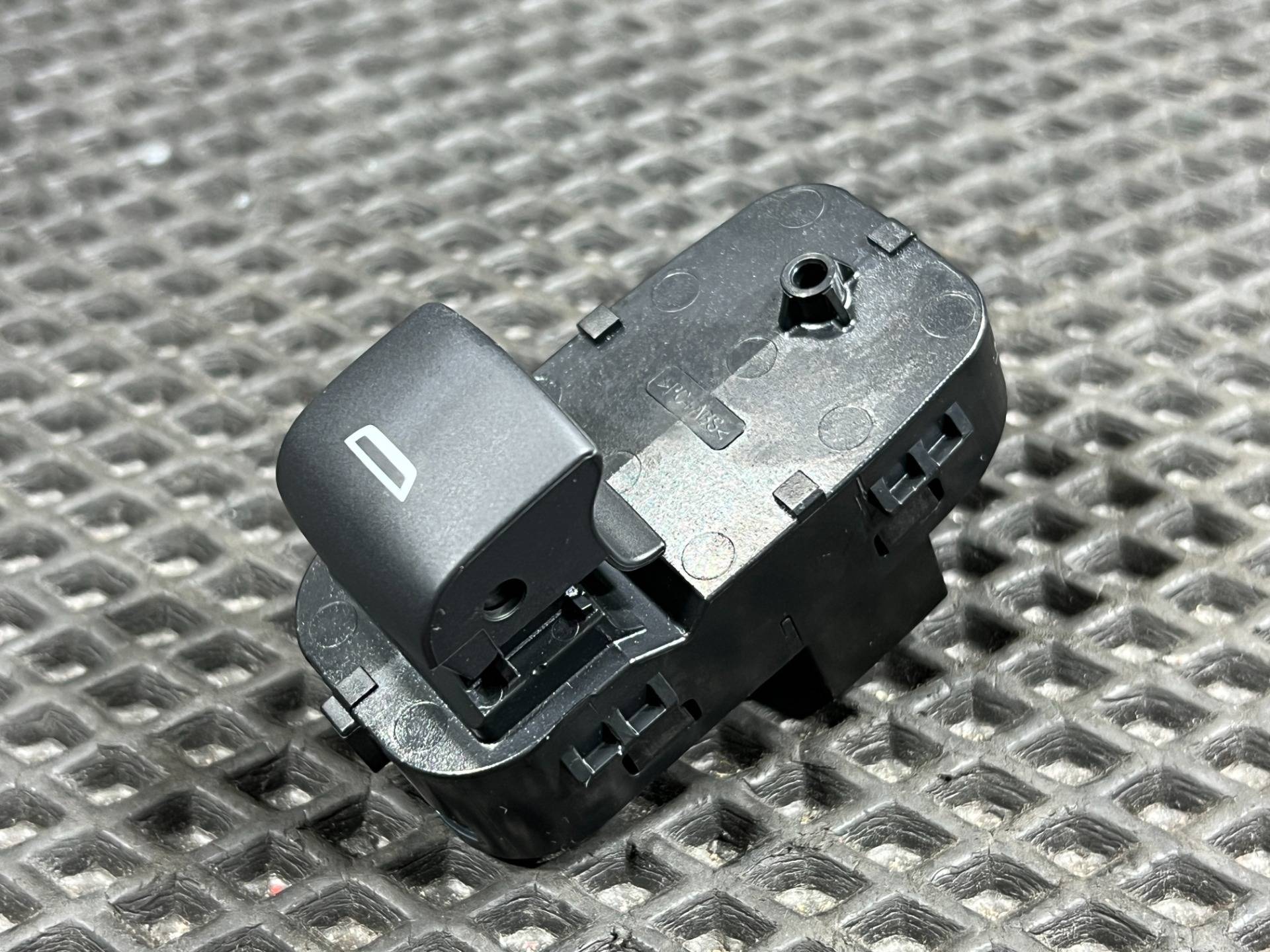 Кнопка стеклоподъемника GMC Terrain 2 рестайлинг 2024 OEM 84513466, 23308157, 84139701