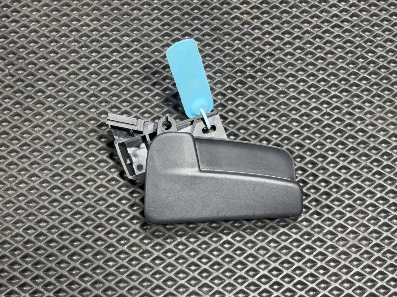 ручка открывания капота Volkswagen Taos 1 поколение 2021, 1.5 л., DNK, бензин, АКПП, внедорожник 5 дв., 517823633B, 5H1823533 - фото №1