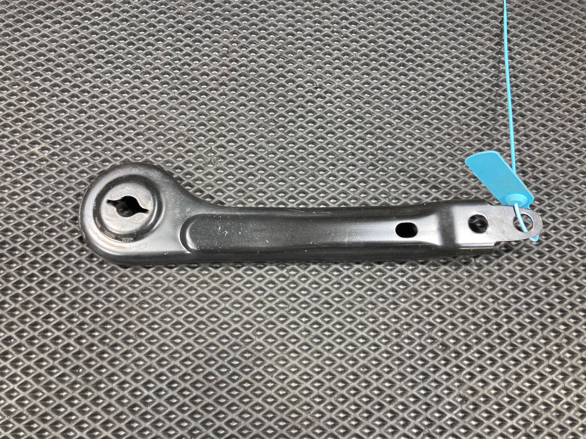 Кронштейн крепления балки подвески Kia K5 3 2020 OEM 55470L1000