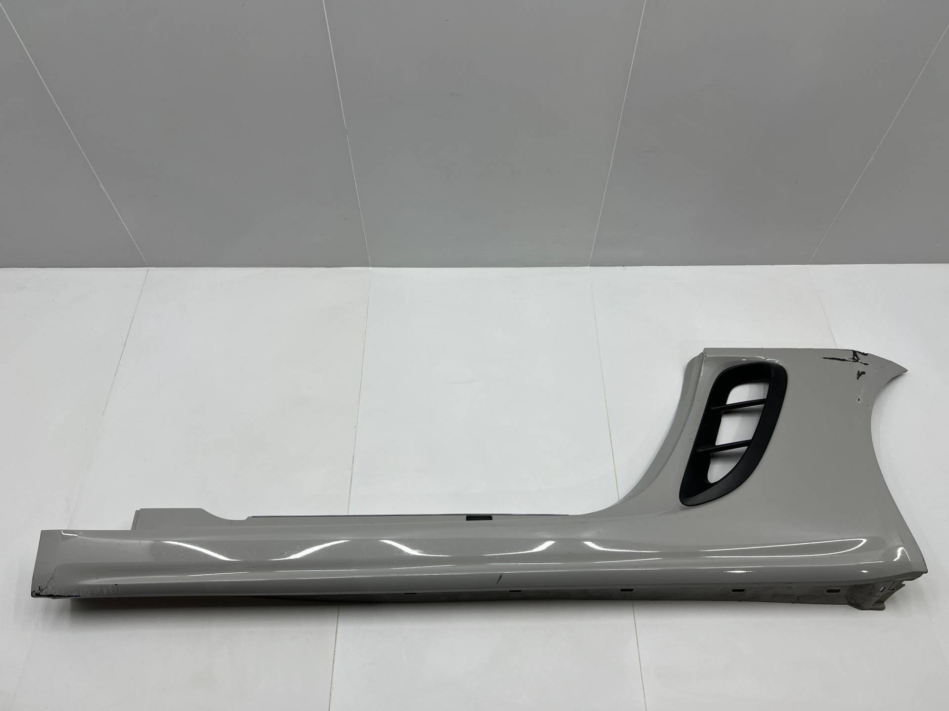 Накладка на порог наружная левая Porsche 718 Spyder 982 2019 OEM 982854885, 982854883