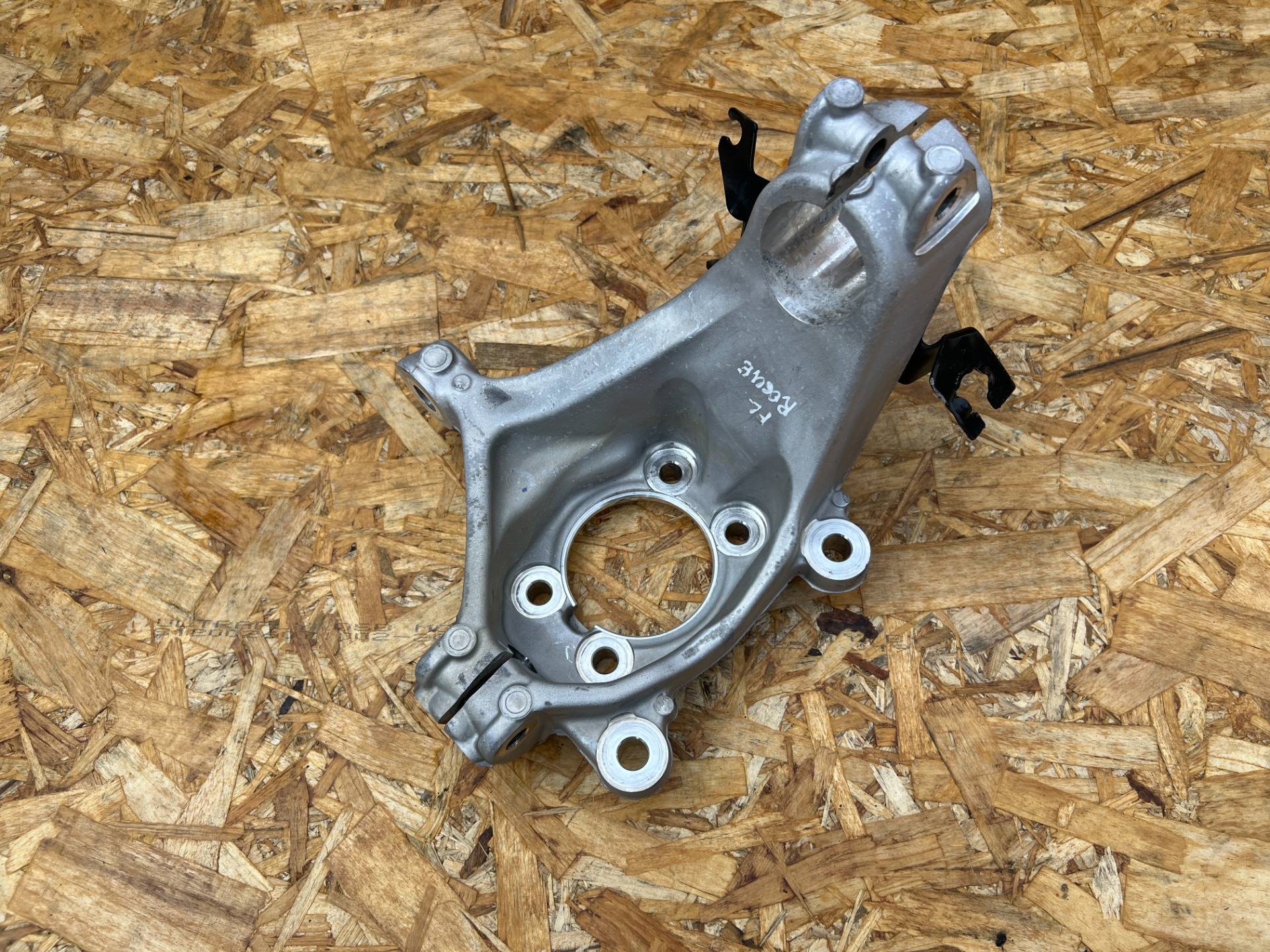 кулак поворотный левый Nissan Rogue T33 2023 OEM 400156RA0A