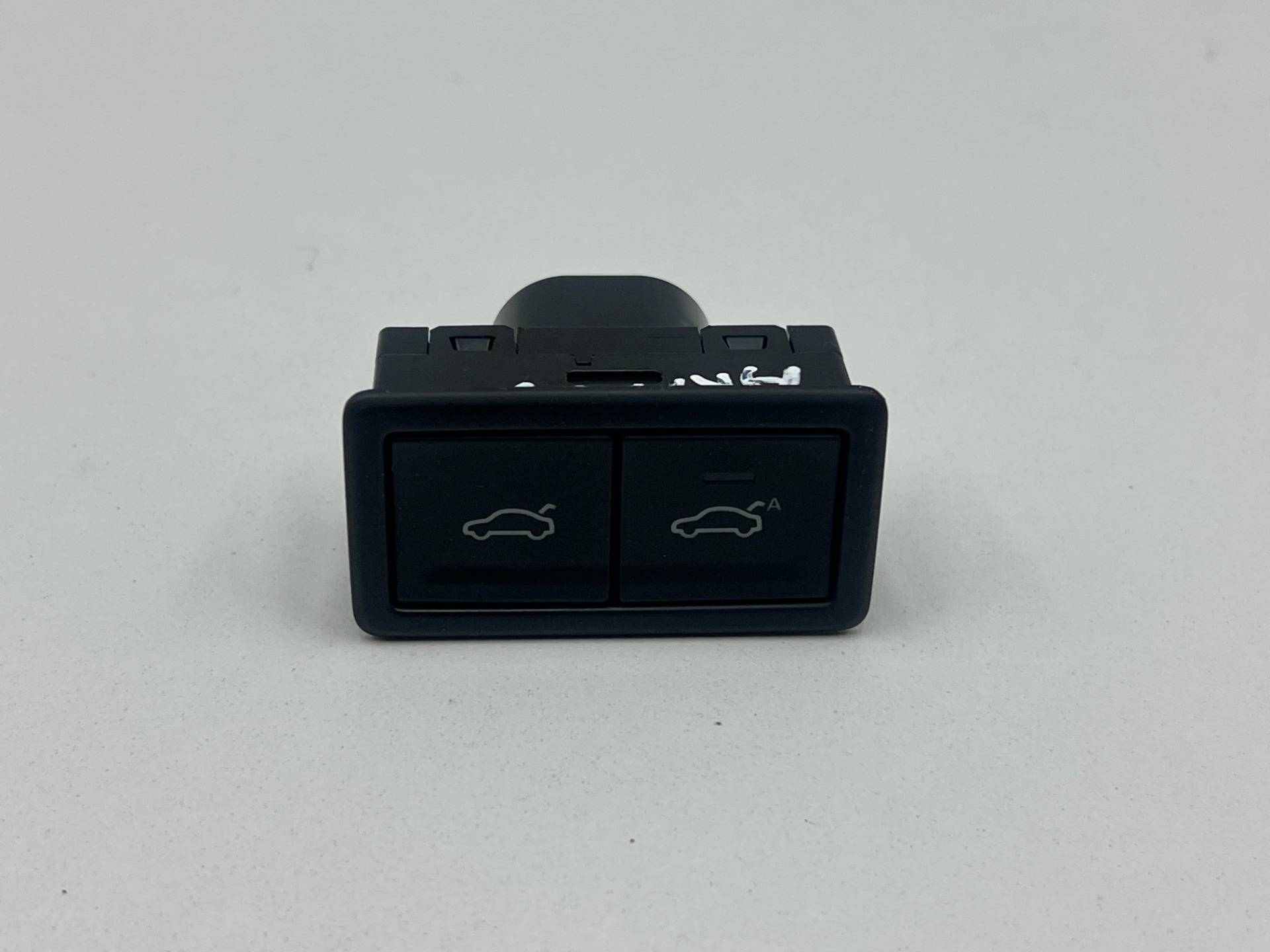 Кнопка открытия багажника Volkswagen Arteon 2019 OEM 3G0959832A