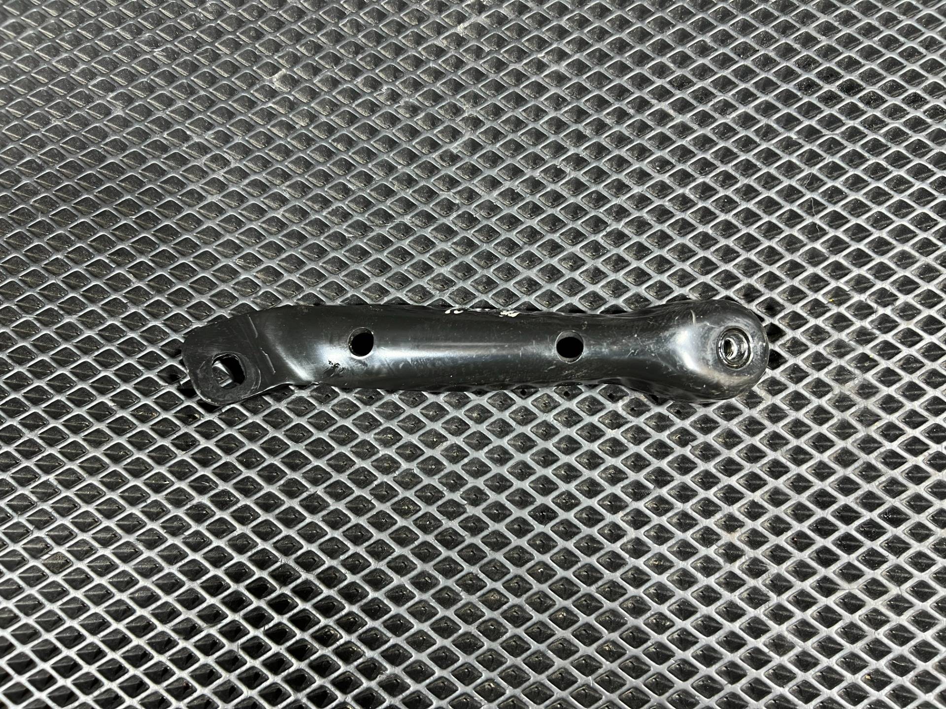 Кронштейн крепления балки подвески BMW 5 G30/G31 2021 OEM 6864577, 31106864577