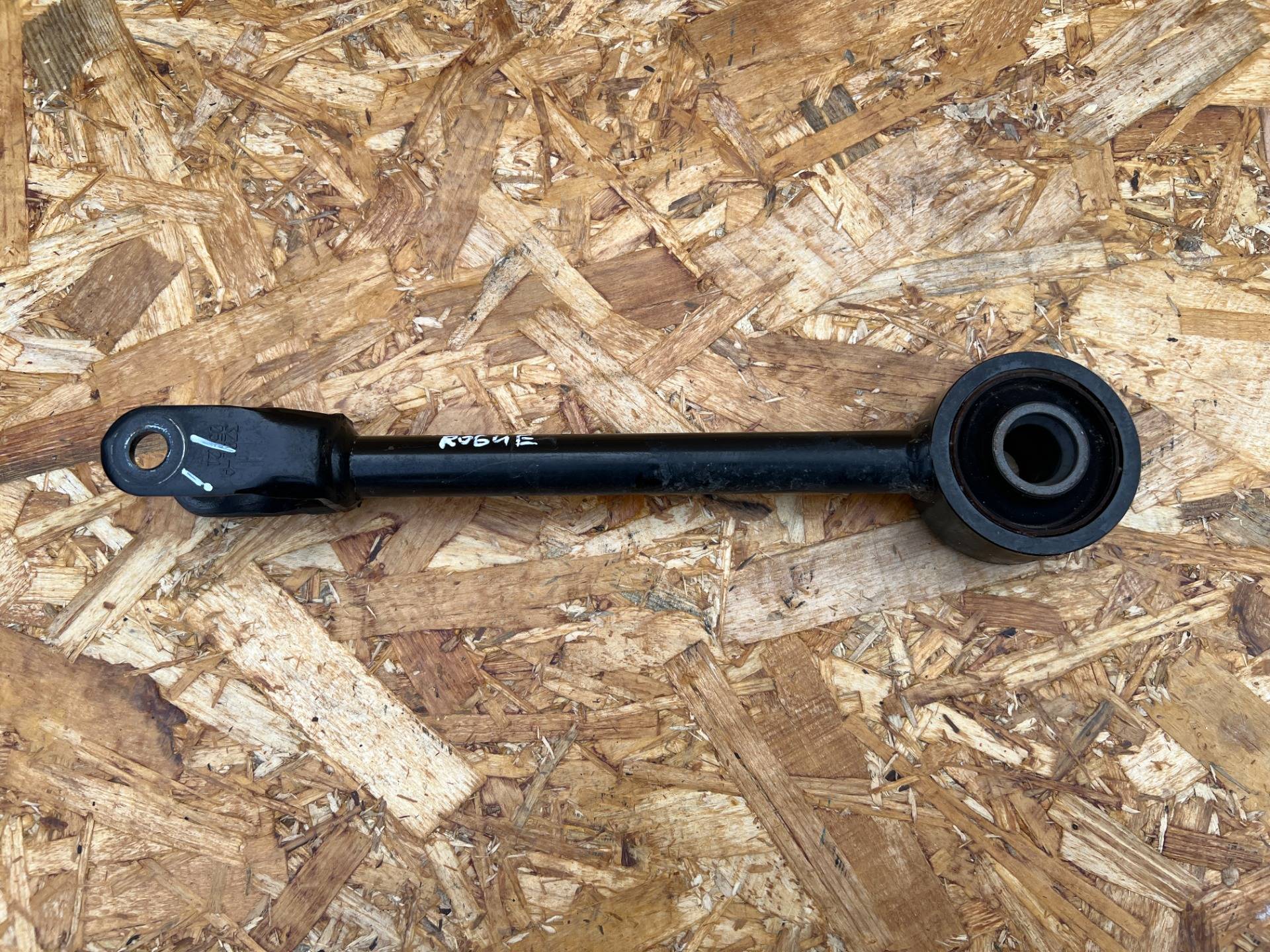 рычаг задний правый Nissan Rogue T33 2023 OEM 55110-6RA0A