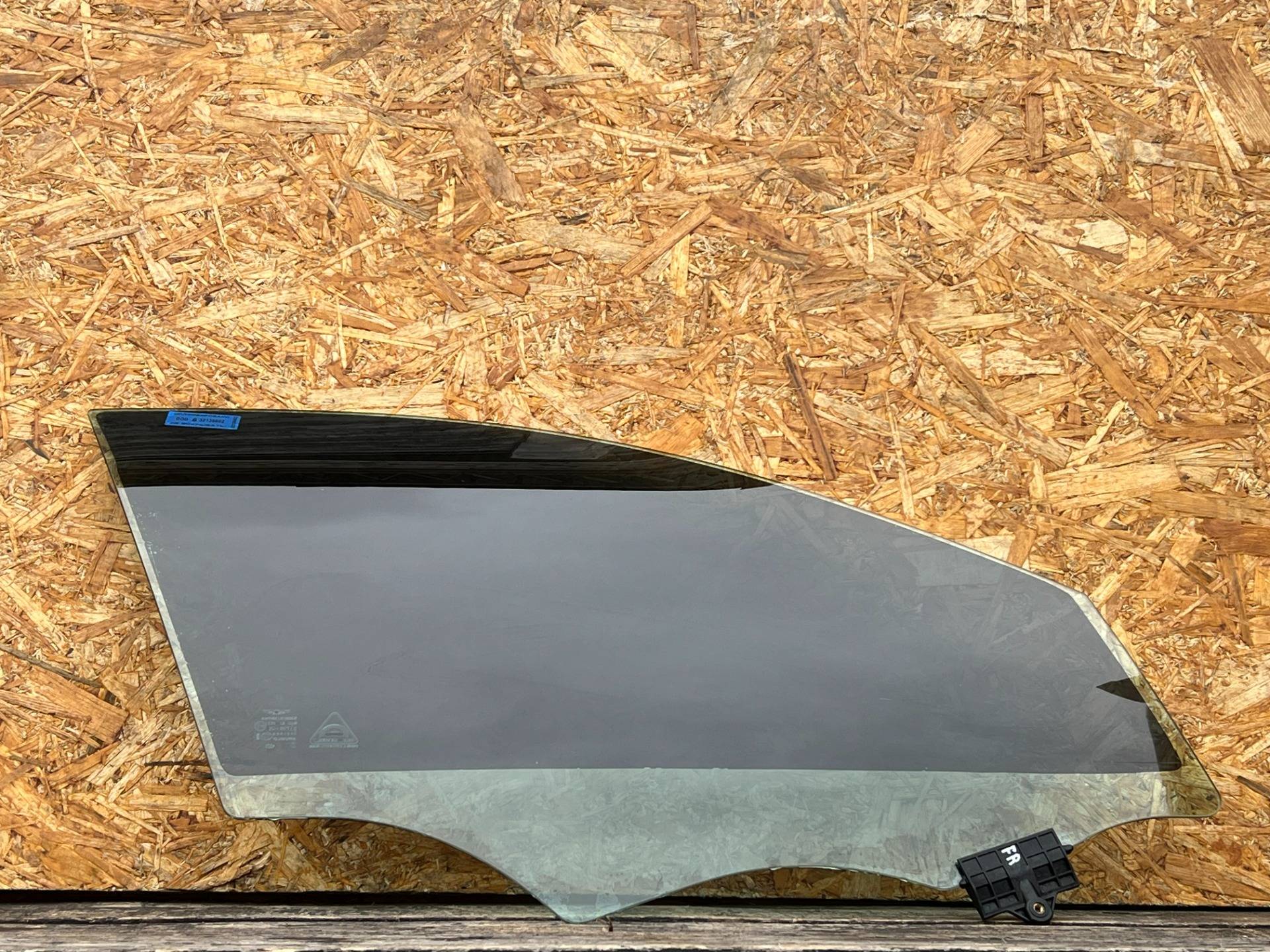 Стекло двери передней правой Genesis G70 2019 OEM 82420G9010