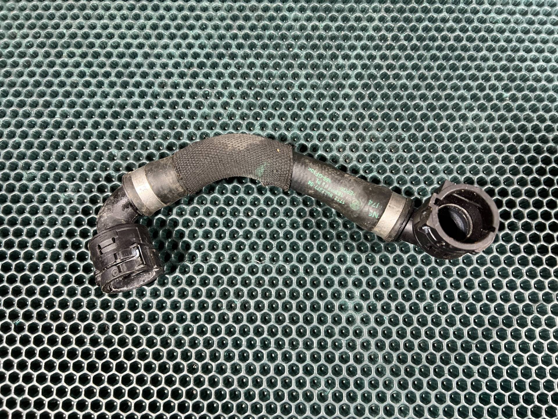 Патрубок (трубопровод, шланг) BMW M8 1 поколение [рестайлинг] F91/F92/F93 2018 OEM 17128602677