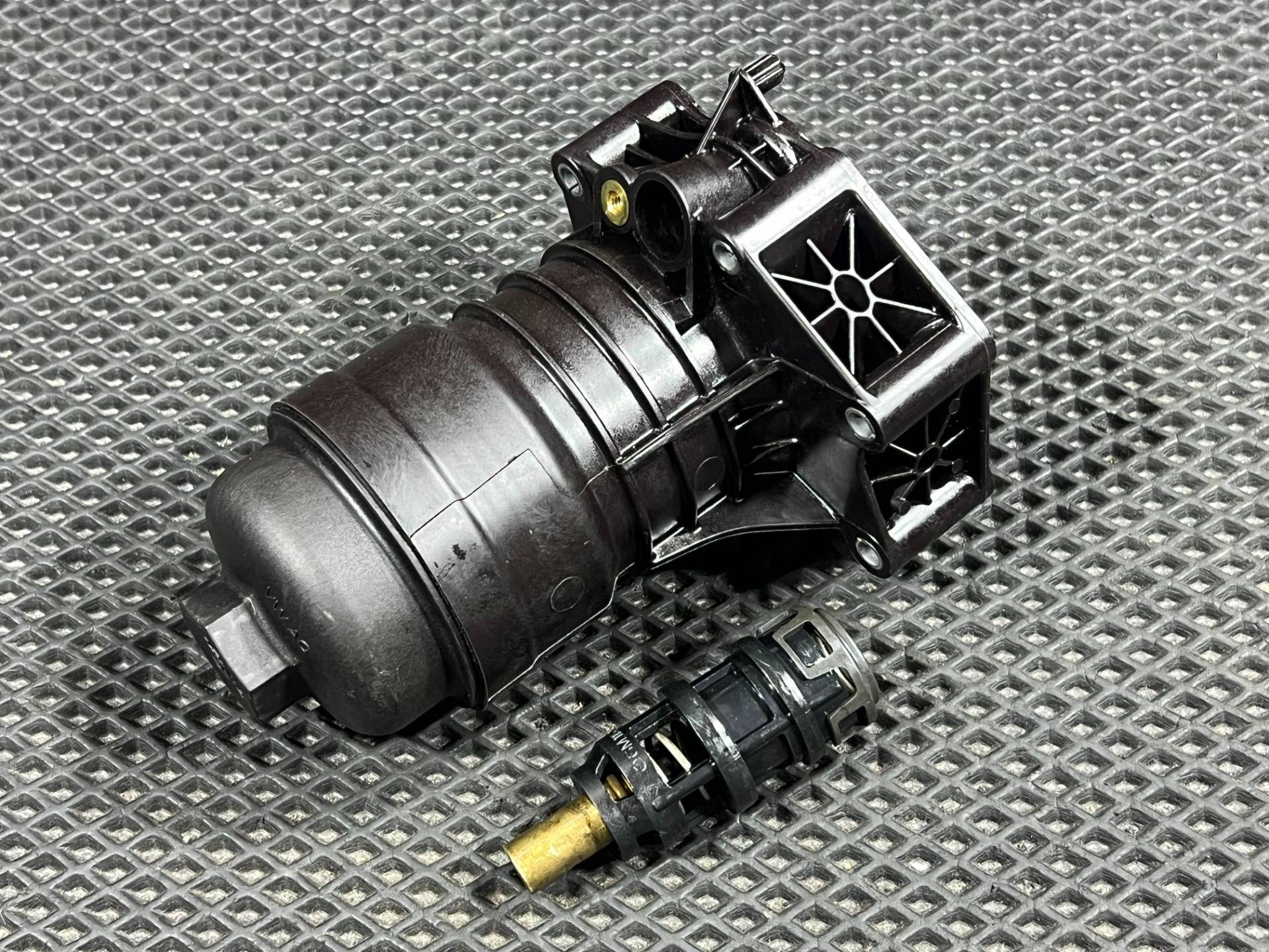 Корпус масляного фильтра Audi RS Q8 2021 OEM 06M115401K, 06M115201F