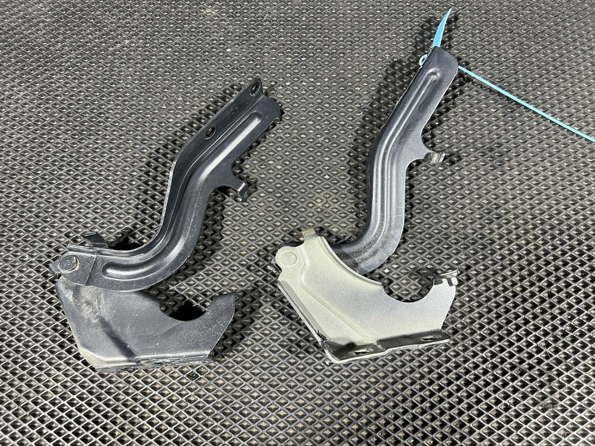 Петля капота Nissan Rogue T33 2022 OEM 654016RA0A, 654006RA0A