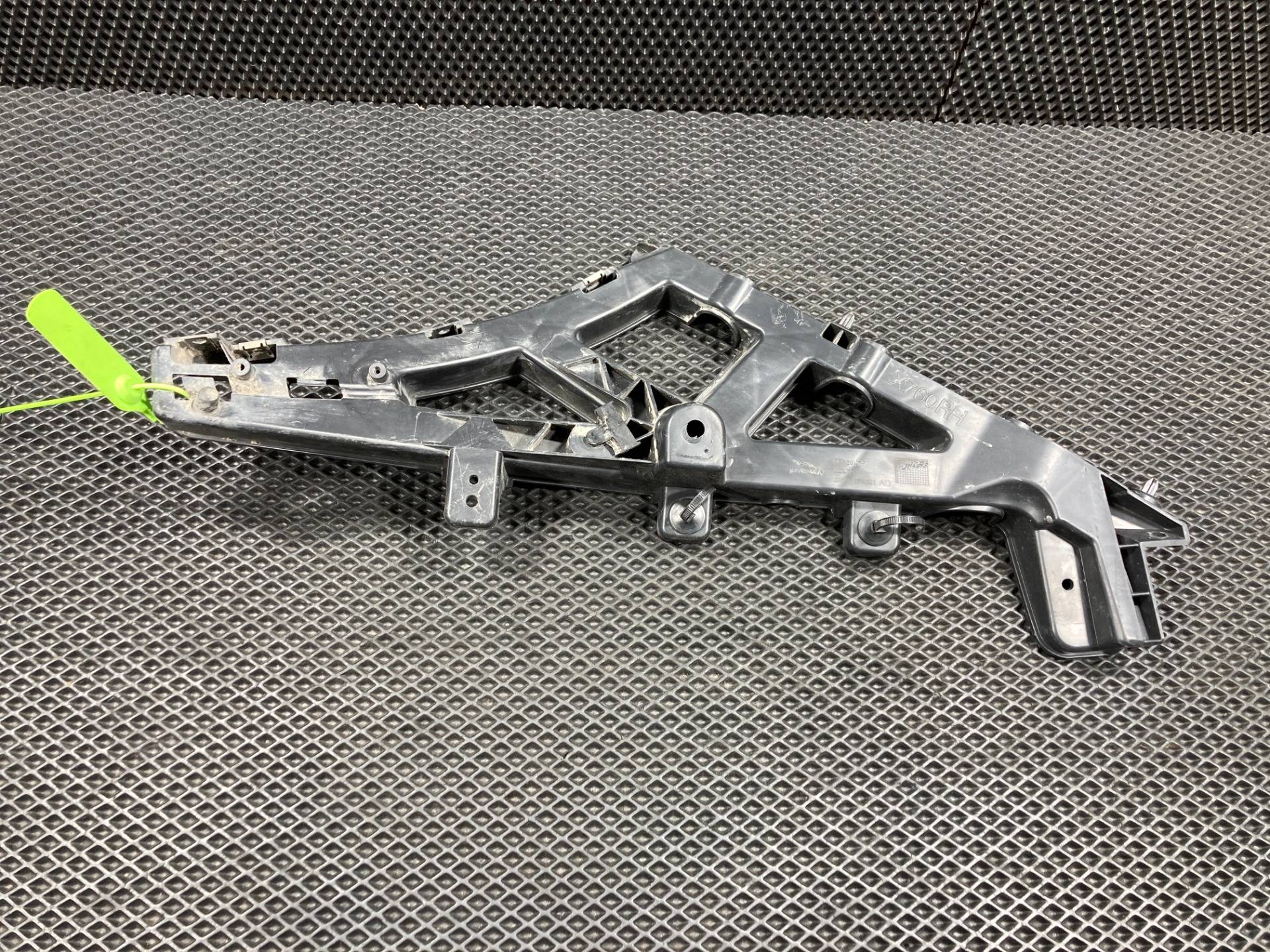 кронштейн крепления бампера заднего Jaguar XE X760 2016 OEM GX7317A881AD, T4N13778