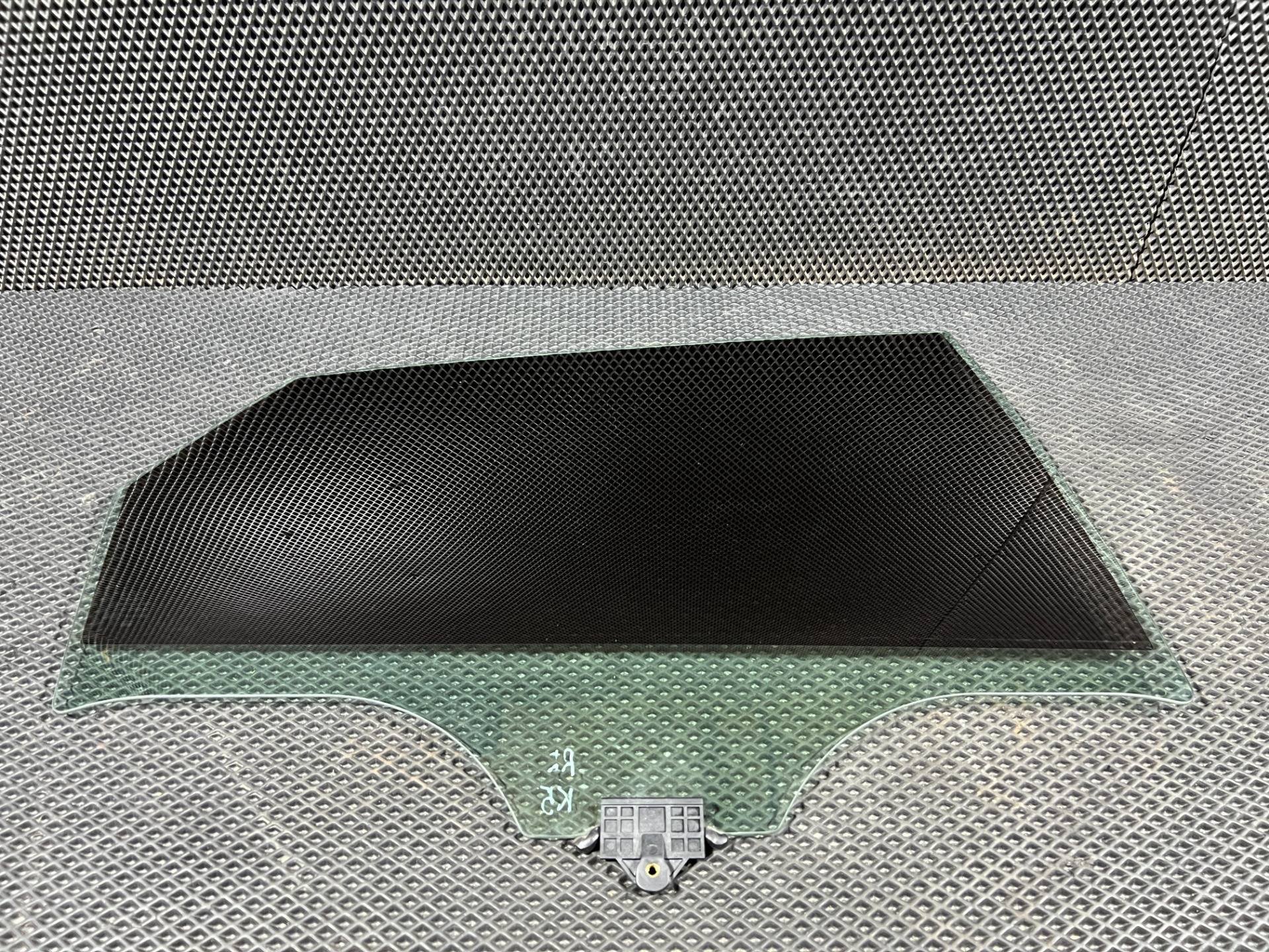 Стекло двери задней правой Kia K5 3 2022 OEM 83421L3000