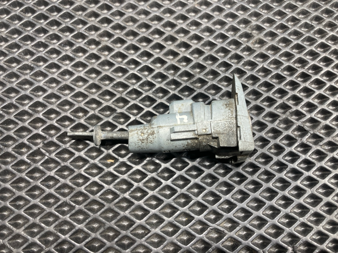 личинка дверного замка Volkswagen Passat B6 2007, 1.9 л., дизель, 3C0837879, 3C0837167B, 3C0837168B - фото №1