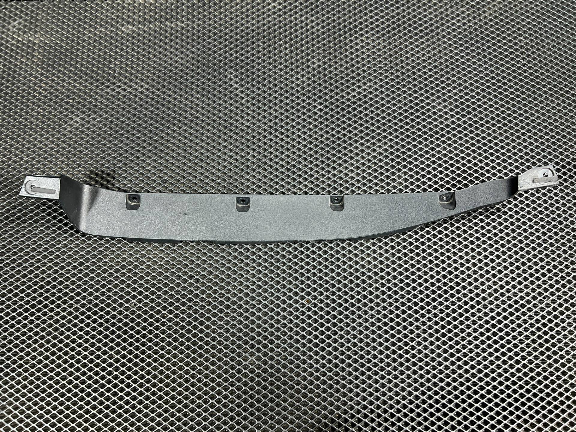 Молдинг (накладка кузовная) Kia Sorento 4 2023 OEM 87222R5000