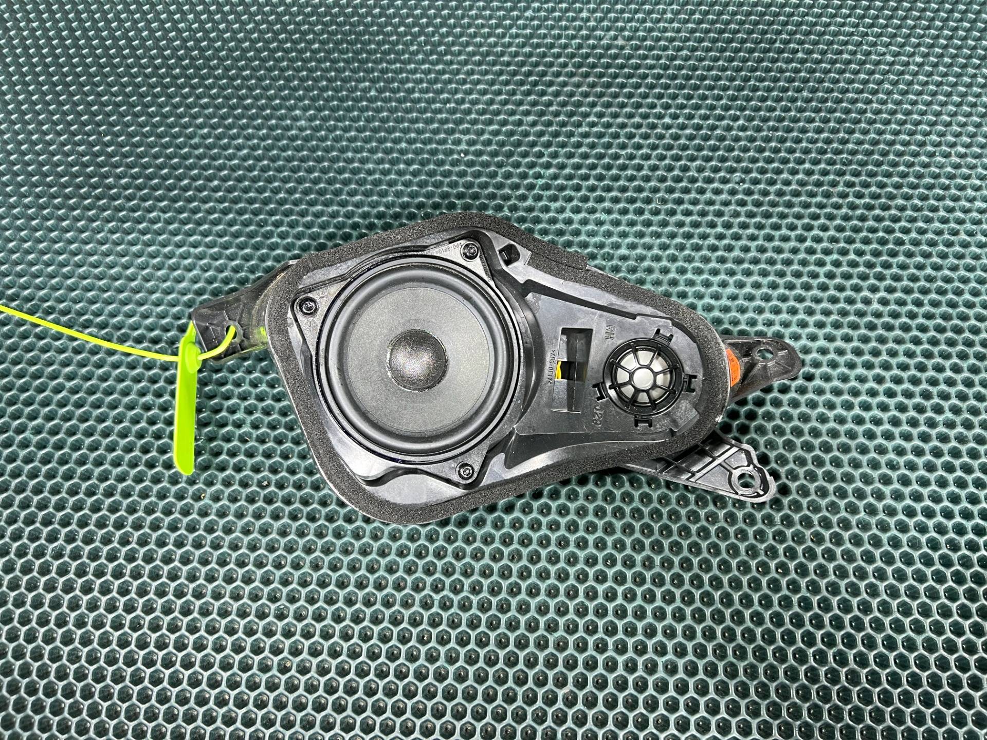 динамик правый Toyota Supra 5 A90 2019 OEM 65132622496
