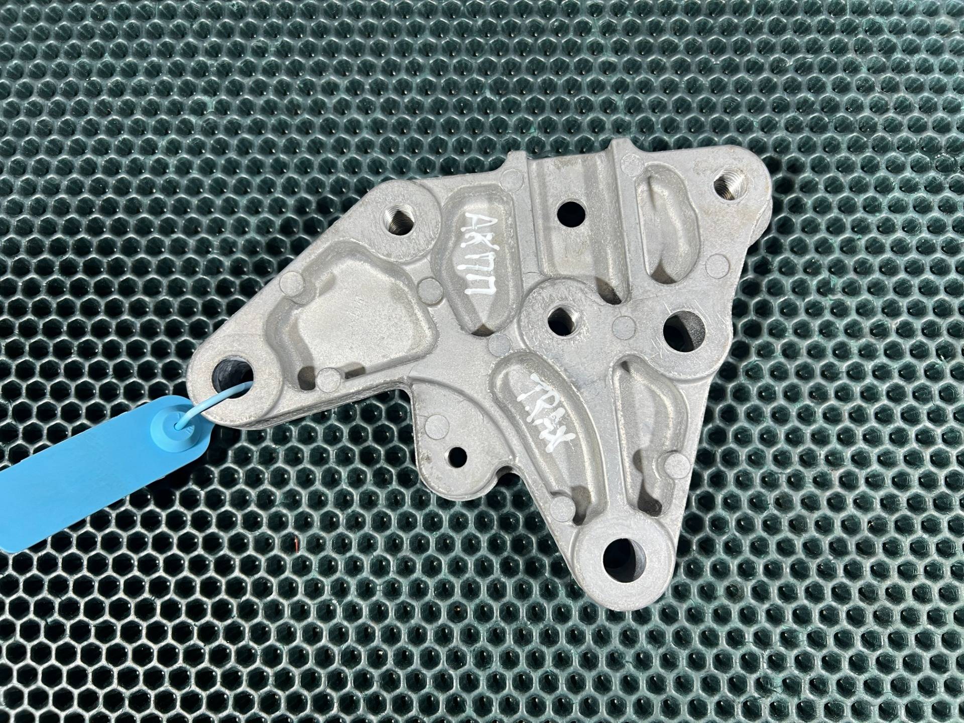 Кронштейн Кпп Chevrolet Trax 2 2024 OEM 60006317