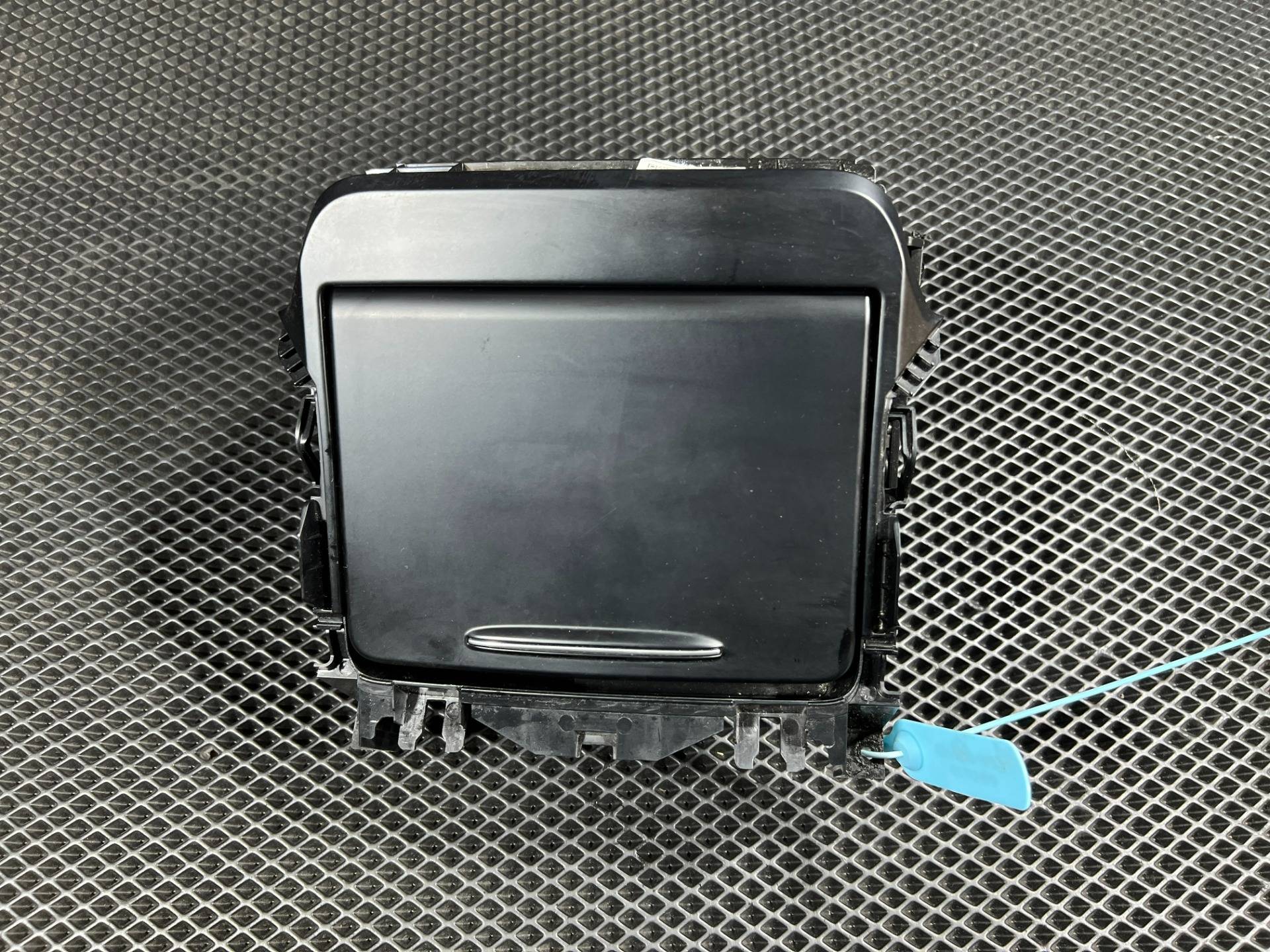Вещевой ящик центральной консоли Kia Sorento 4 2023 OEM 84630-R5150, 84630-P2100