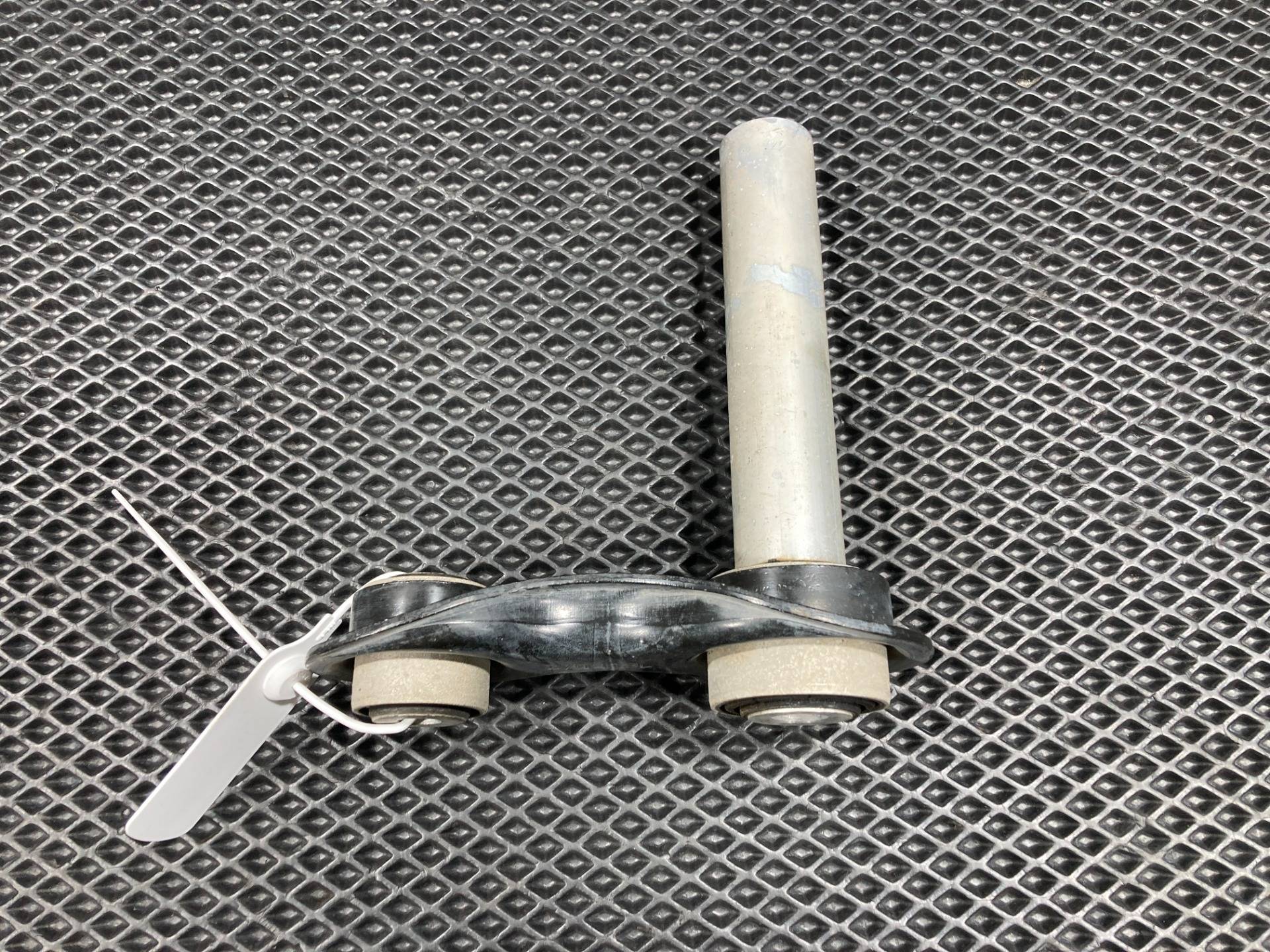 рычаг задний BMW X5 E70 2018 OEM 6774477, 33326774477