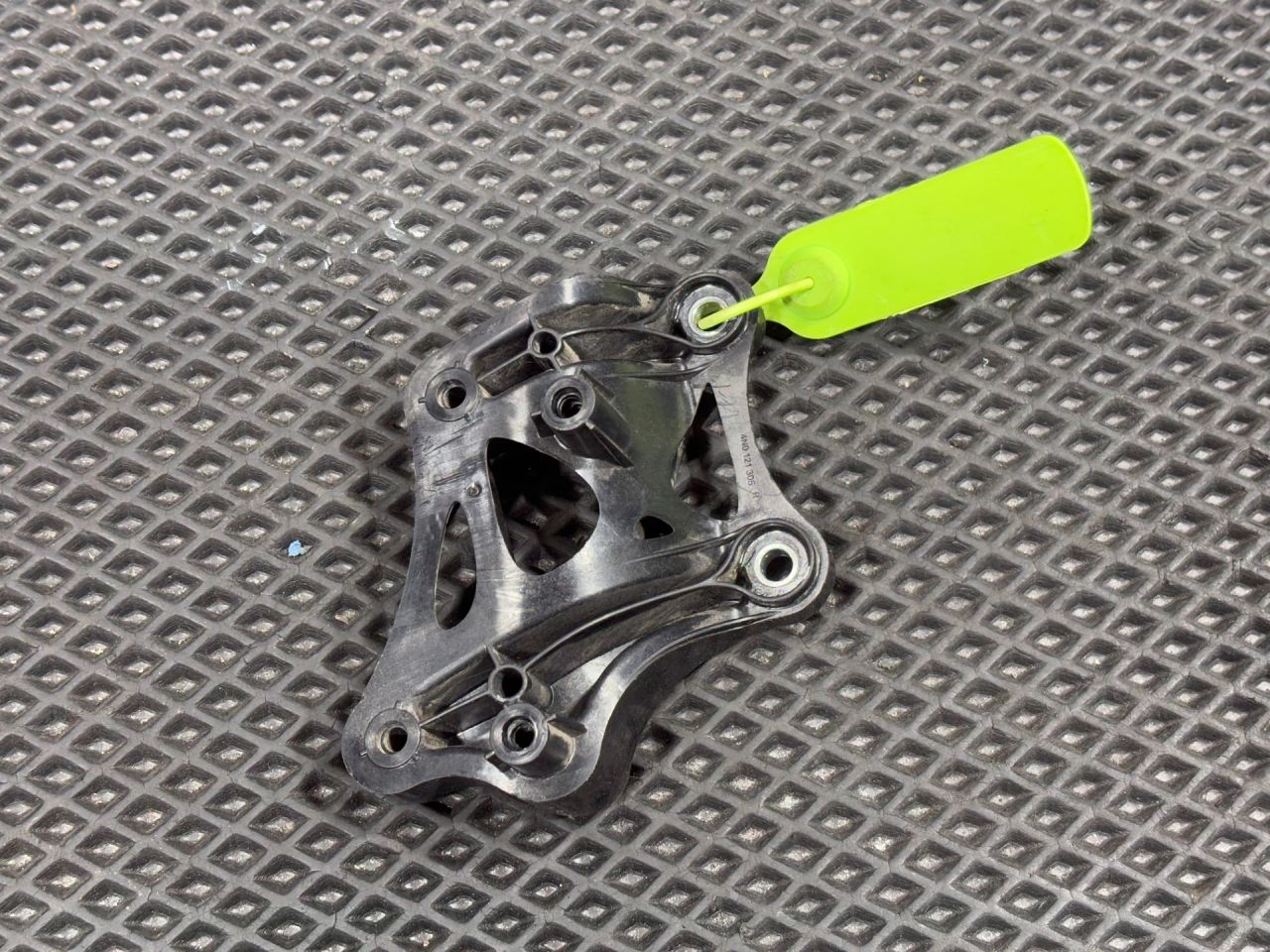 кронштейн (крепление) Audi A8 D5 2018, 3.0 л., дизель, АКПП, седан, 4N0121305R - фото №1